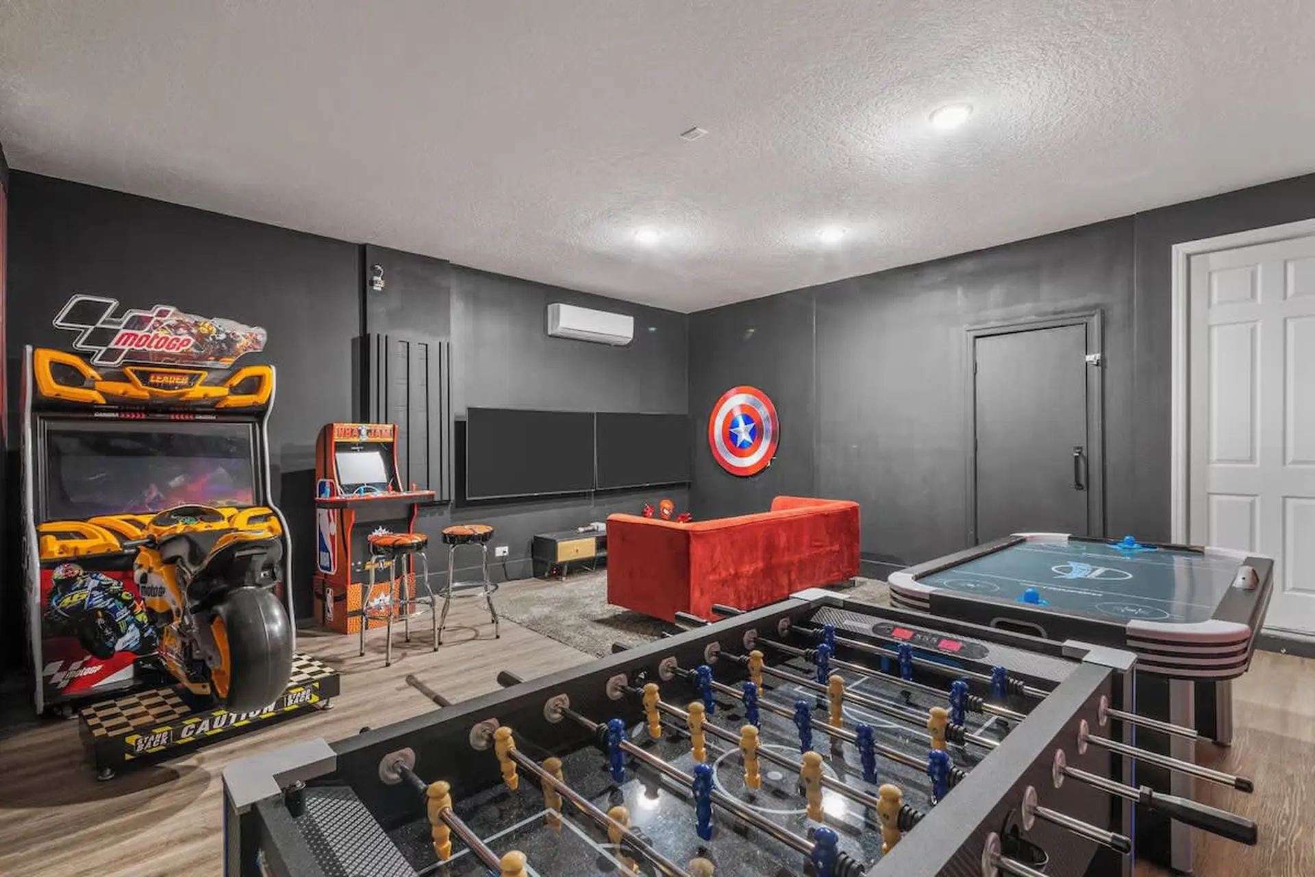 Luxury 9BR Oasis – Themed Rooms & Water Park