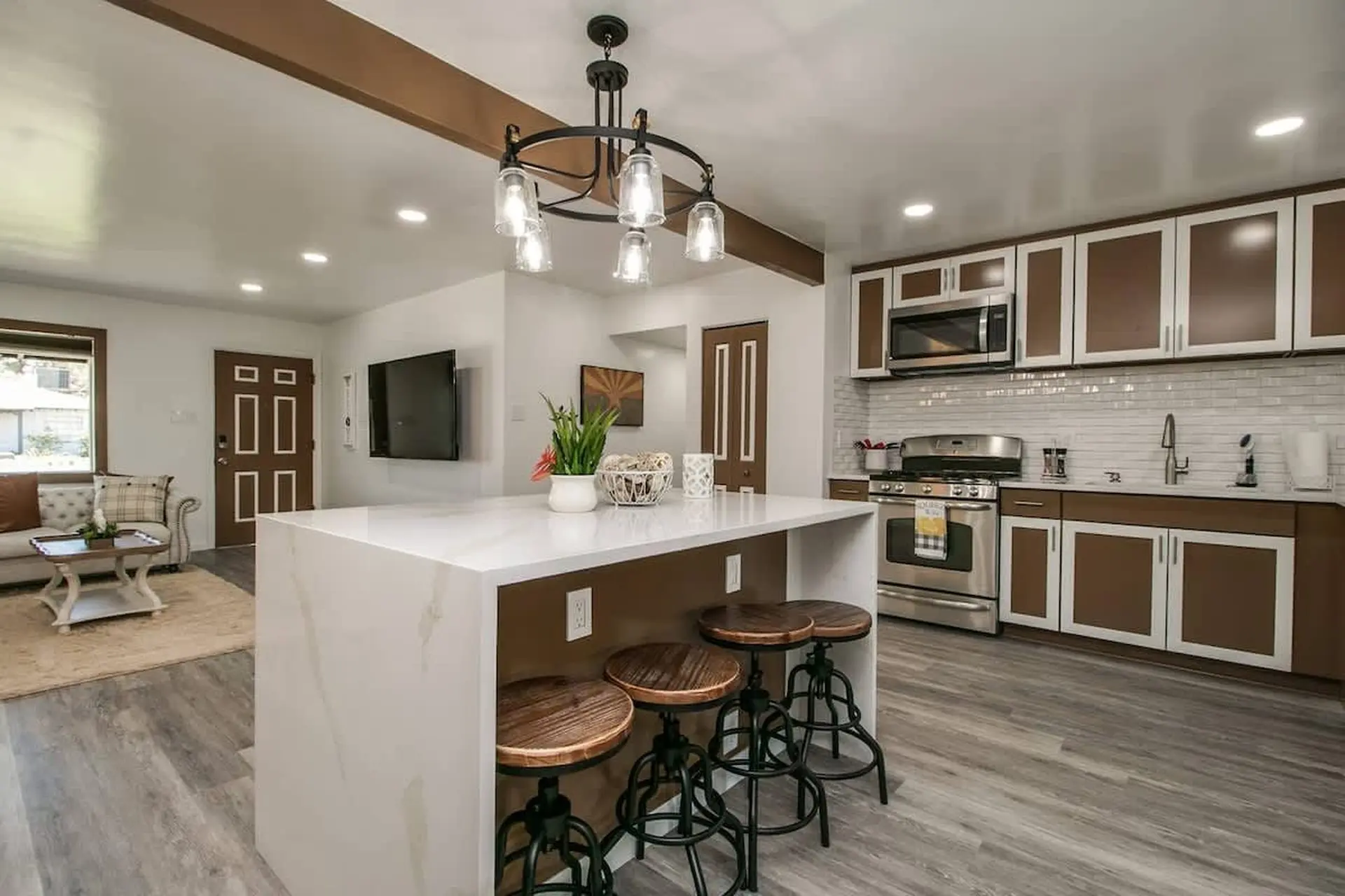 Downtown Phoenix Retreat | Jacuzzi | Games & More!