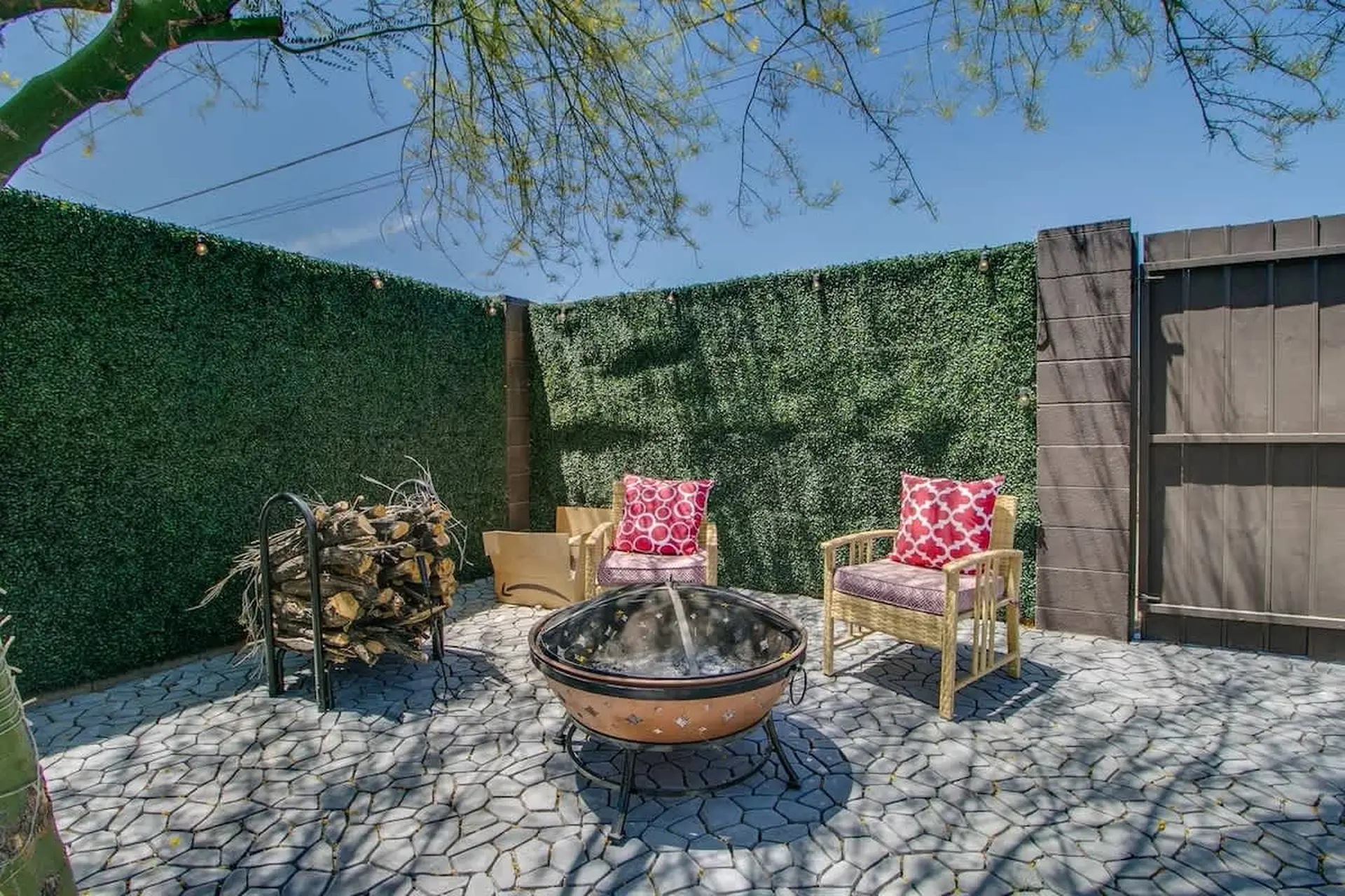 Downtown Phoenix Retreat | Jacuzzi | Games & More!