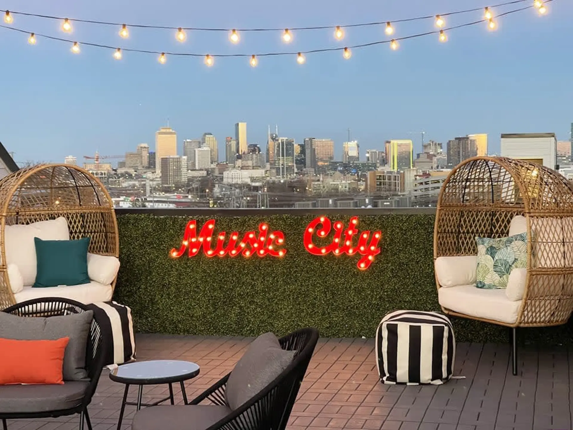 Nashville Roofdeck Views, Karaoke, Game Room