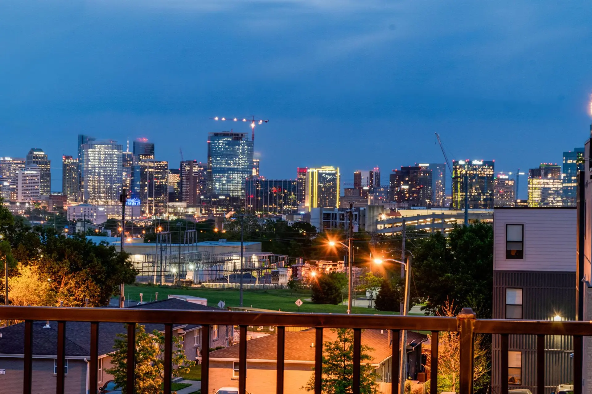 Rooftop Deck, Scenic Views, Near Downtown