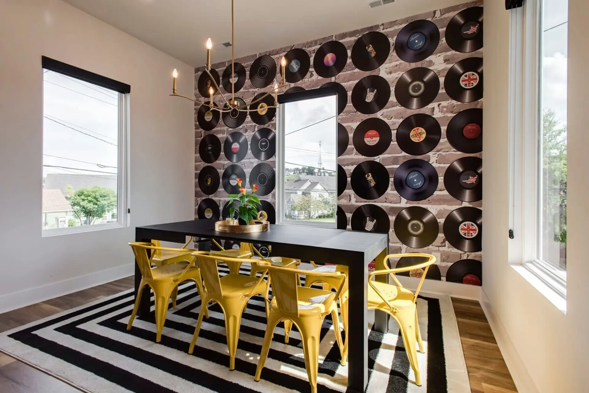 Rock 'n' Roll Home: 8 Beds, Game Room, Near DT