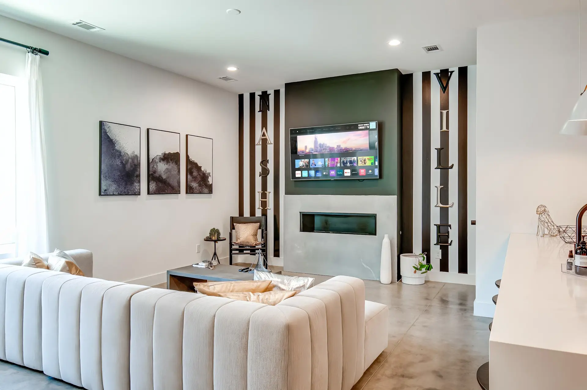 Modern Double Home, Near the Gulch, Big Screen TVs