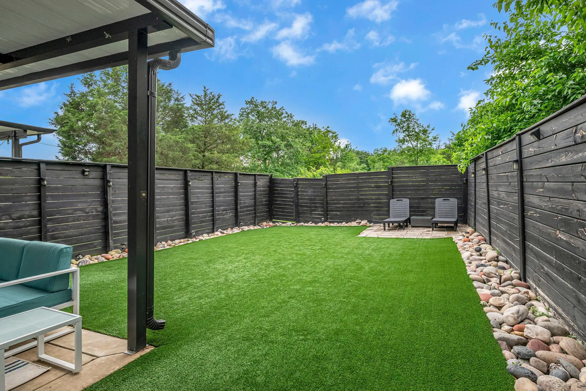 Rooftop Deck & Lush Yard for Summer Gatherings