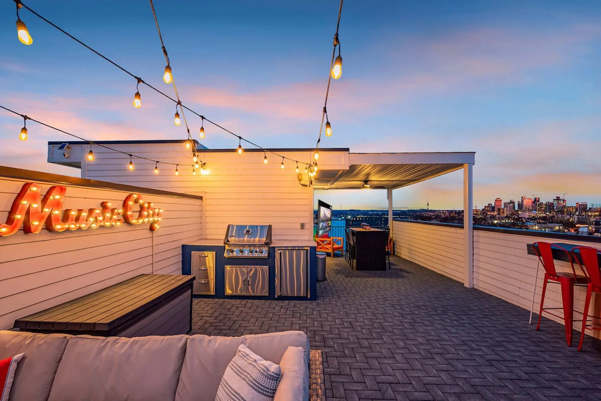 Nashville: Rooftop Deck, Game Room, Skyline Views!