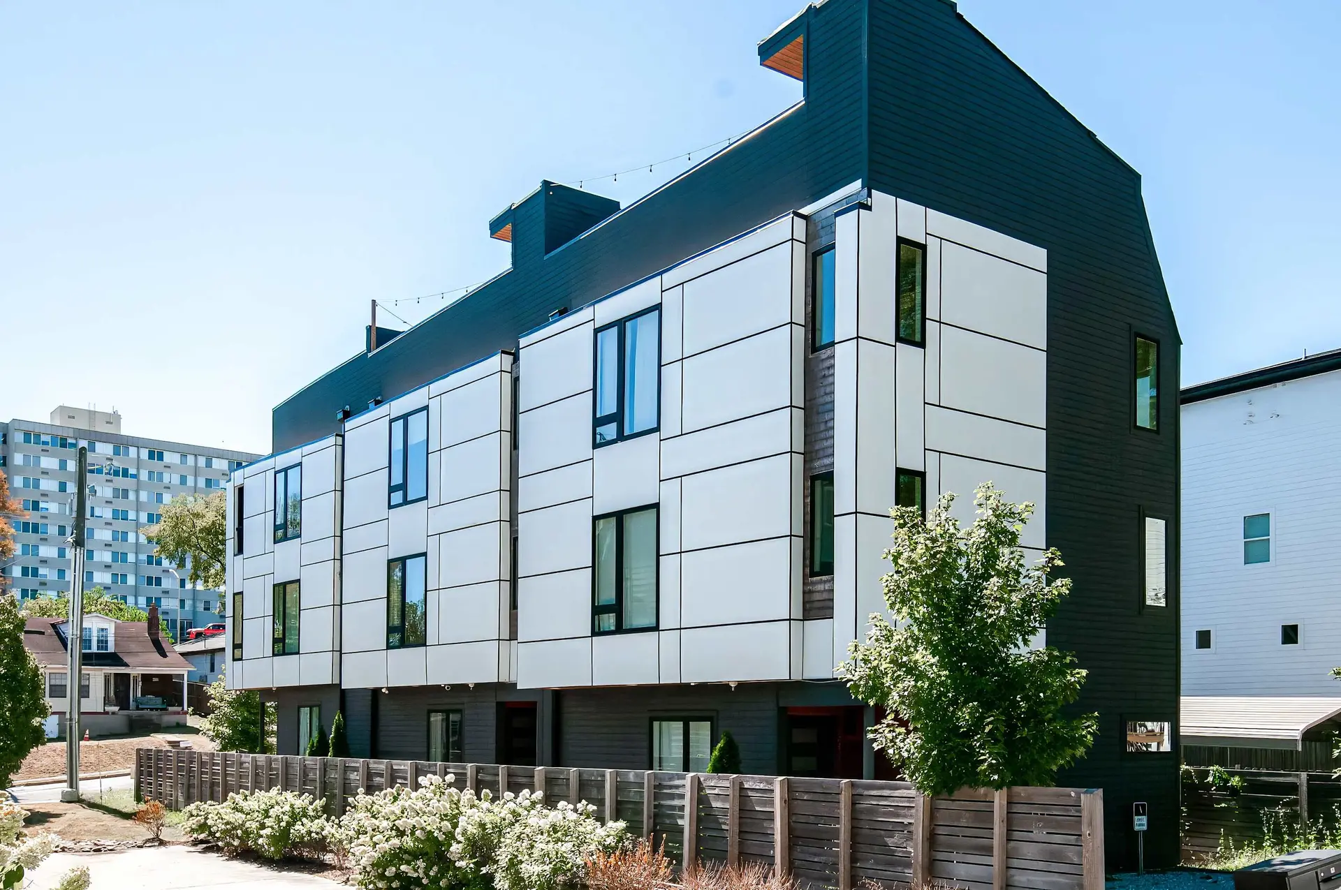 Dual Homes: Rooftop Deck&Gourmet Kitchens in Gulch