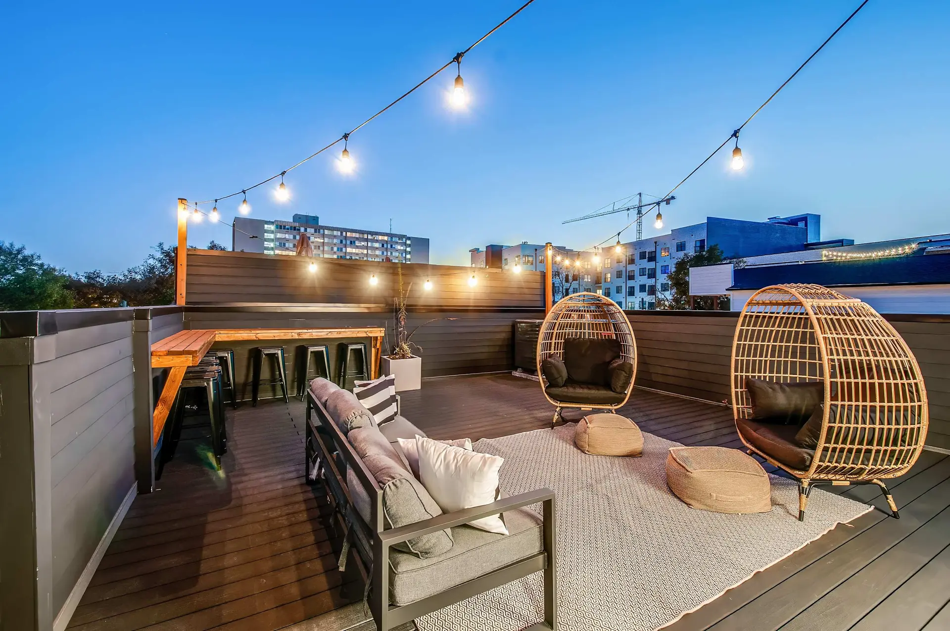 Downtown Nashville: Rooftop Deck & Gourmet Kitchen