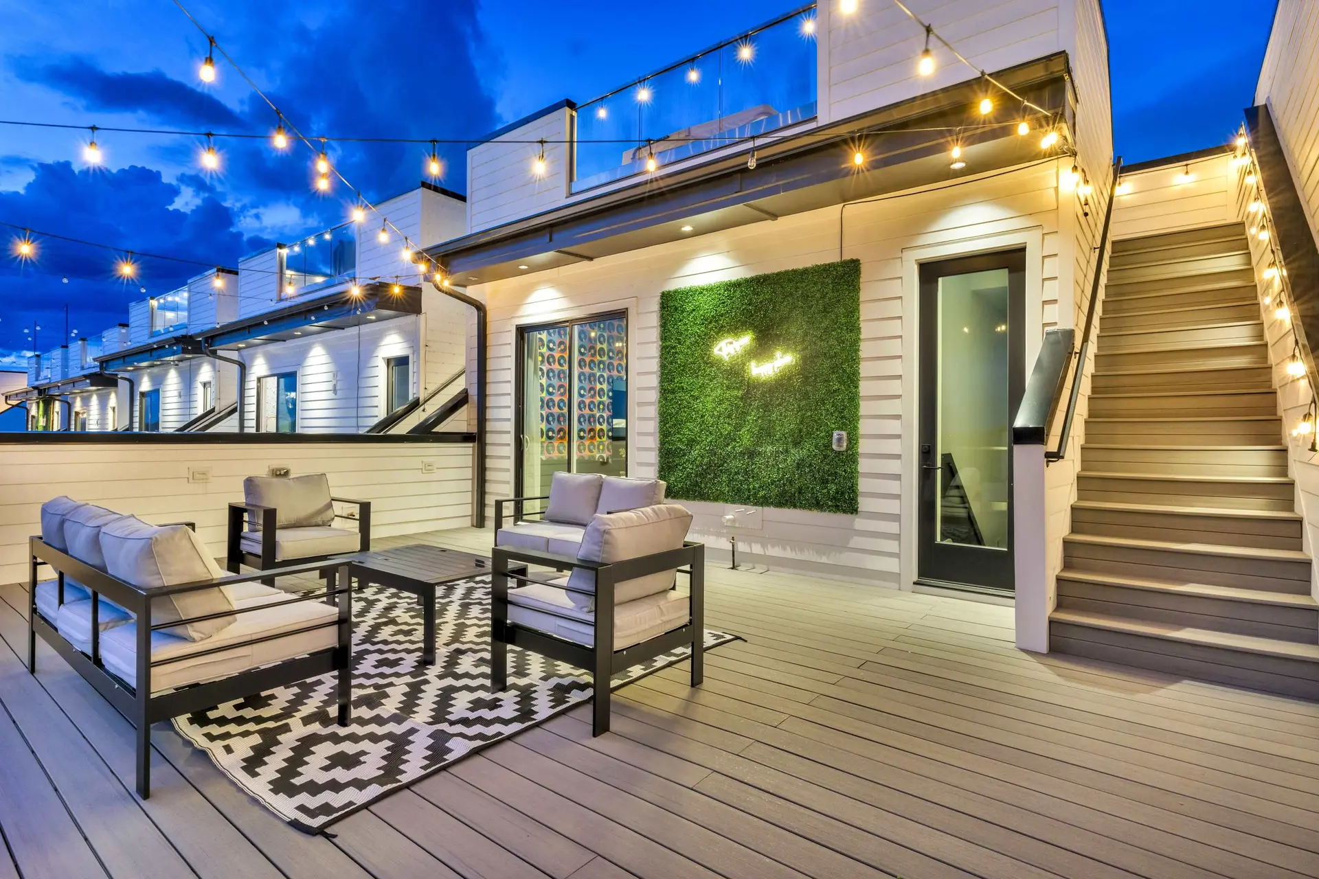 New! Hot Tub, Rooftop Decks, City Views, Poker