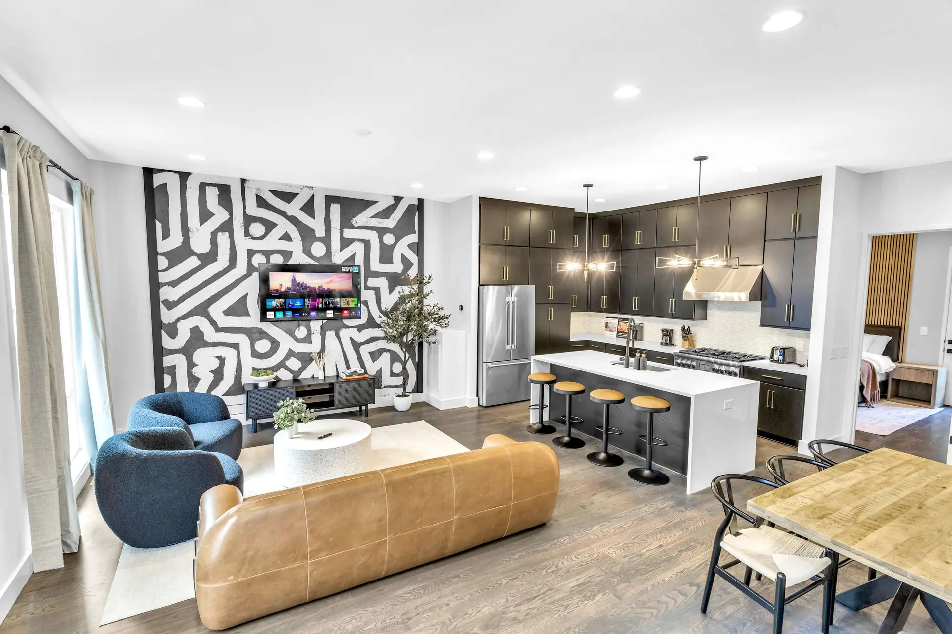 Luxury Retreat Rooftop Decks, Hot Tub & Game Rooms