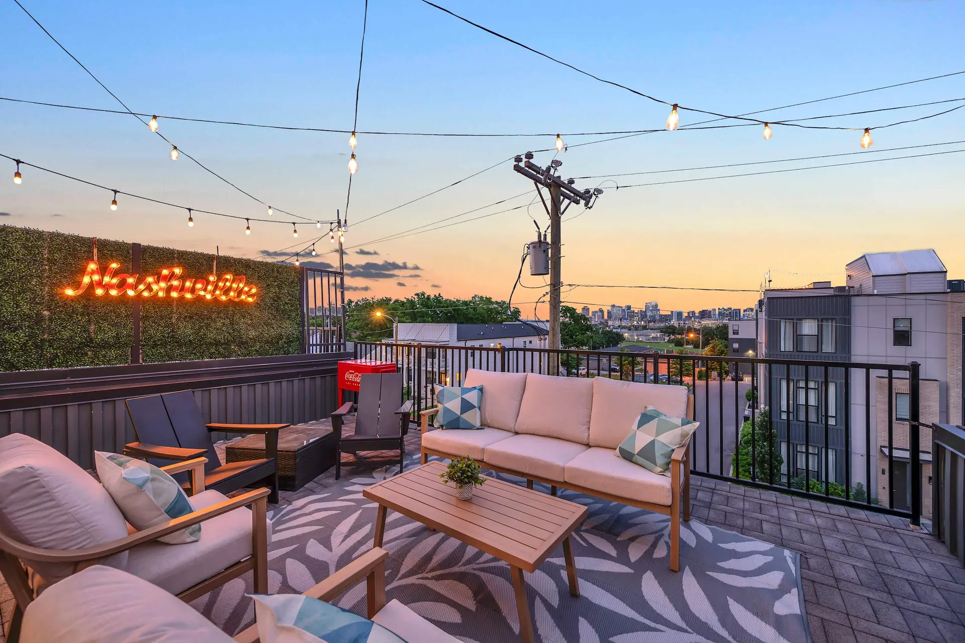 Skyline Views & Karaoke Room Perfect for Summer