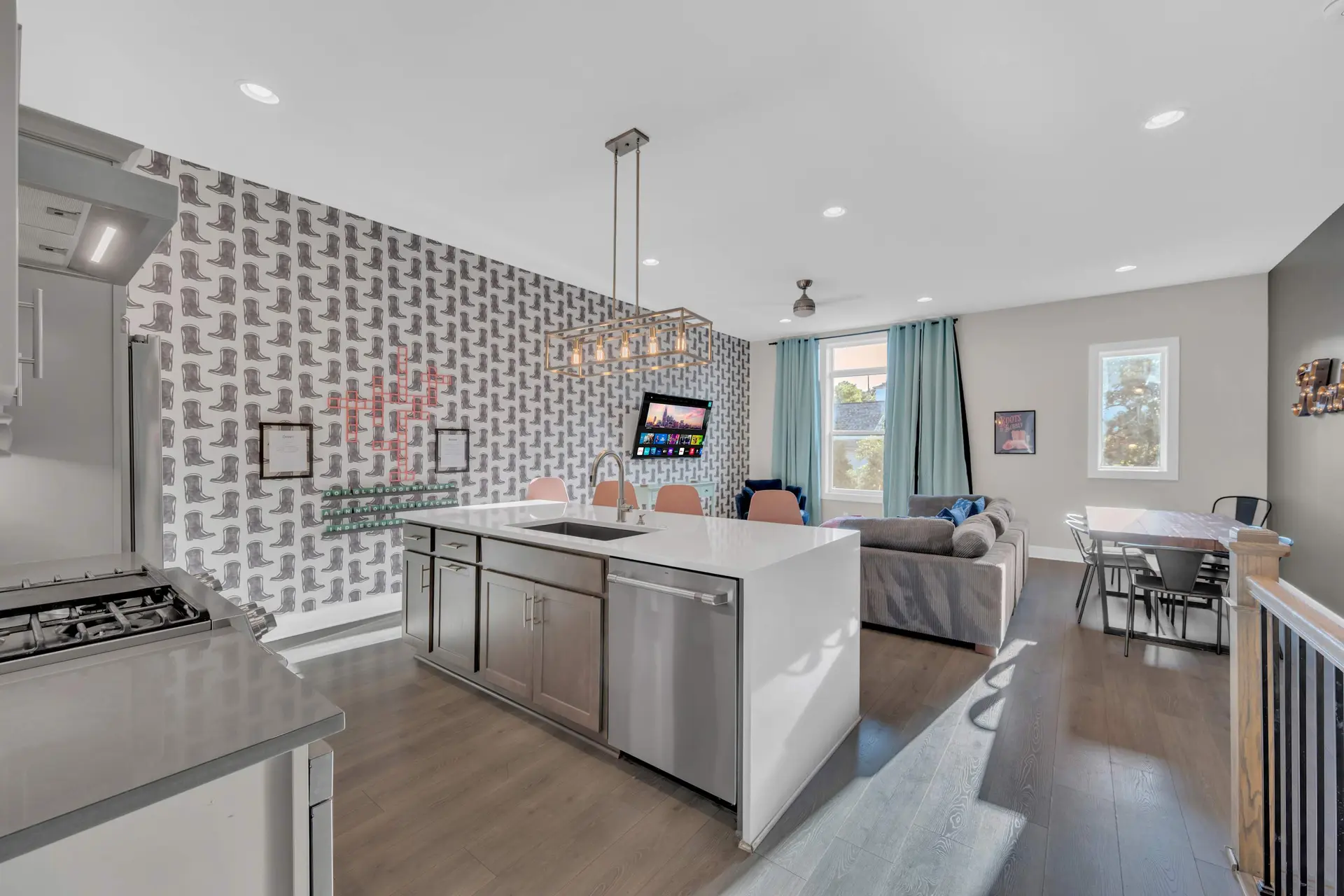 Skyline Views & Karaoke Room Perfect for Summer