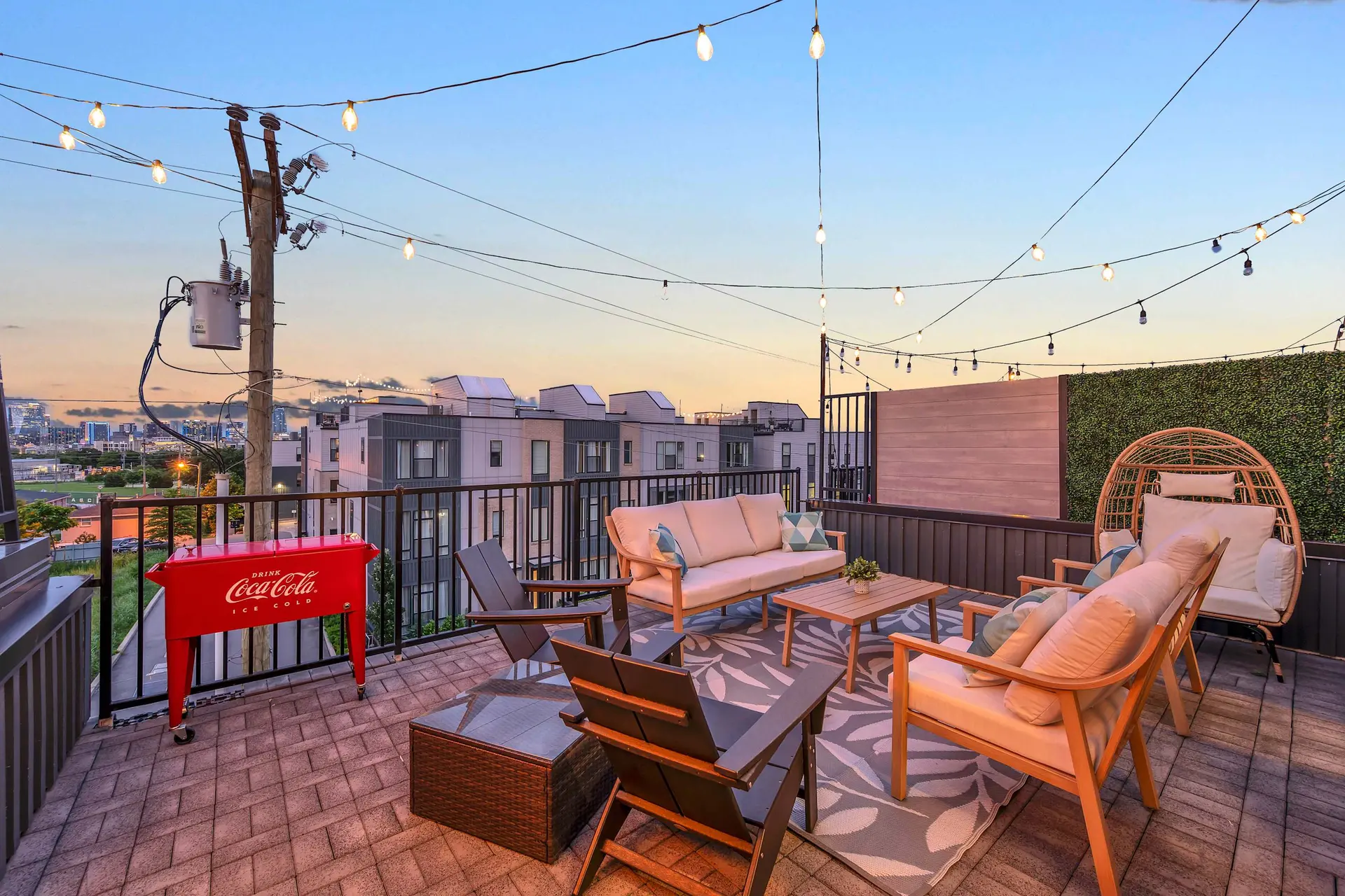 Skyline Views & Karaoke Room Perfect for Summer