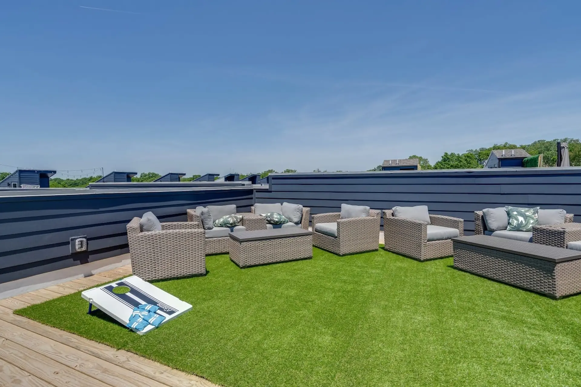 Rooftop Deck & Game Room, Skyline Views Nashville!