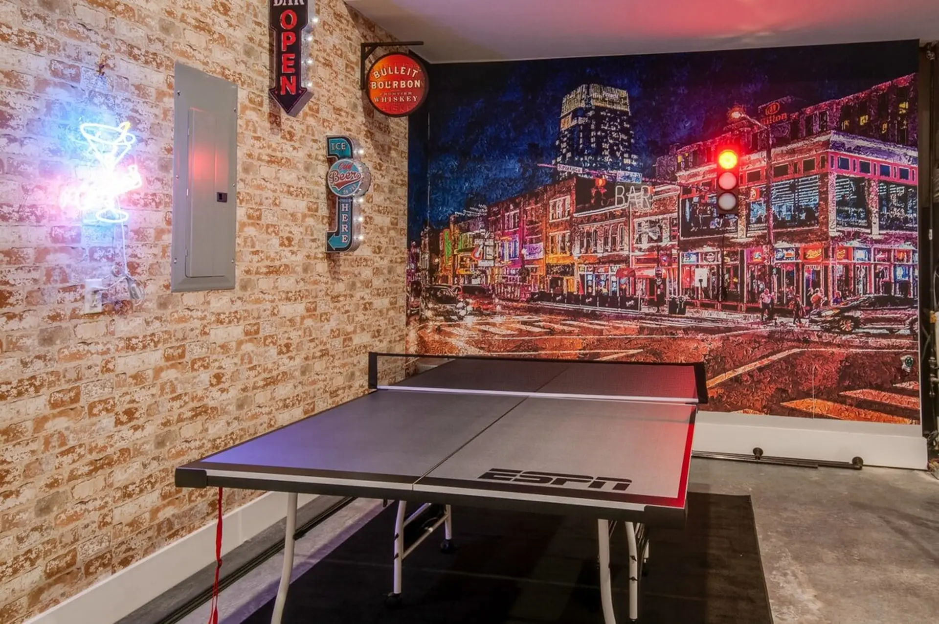 Nashville Loft Rooftop Deck, Game Room, Mini Golf