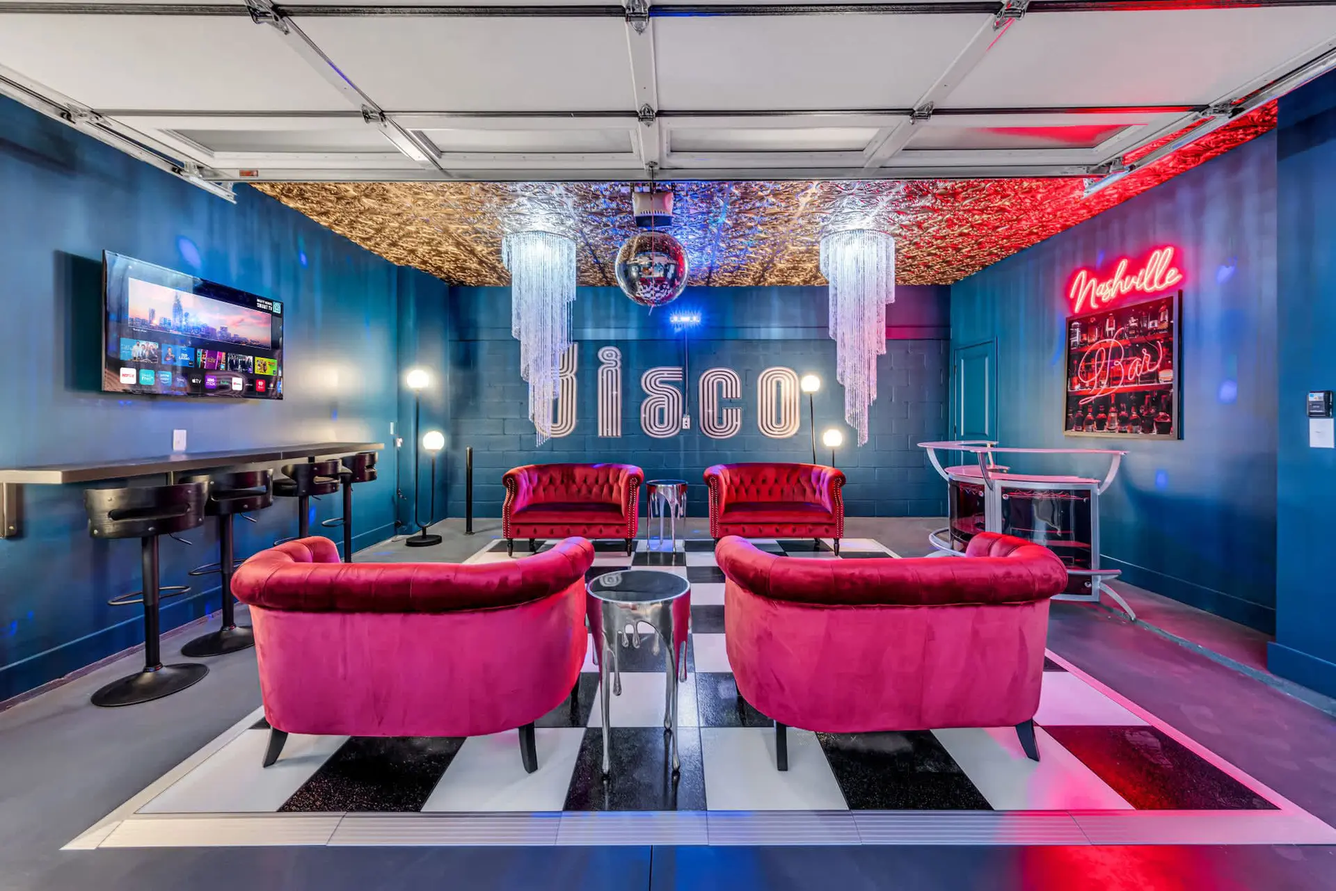Disco Lounge Hot Tub & Rooftop Downtown Nashville!