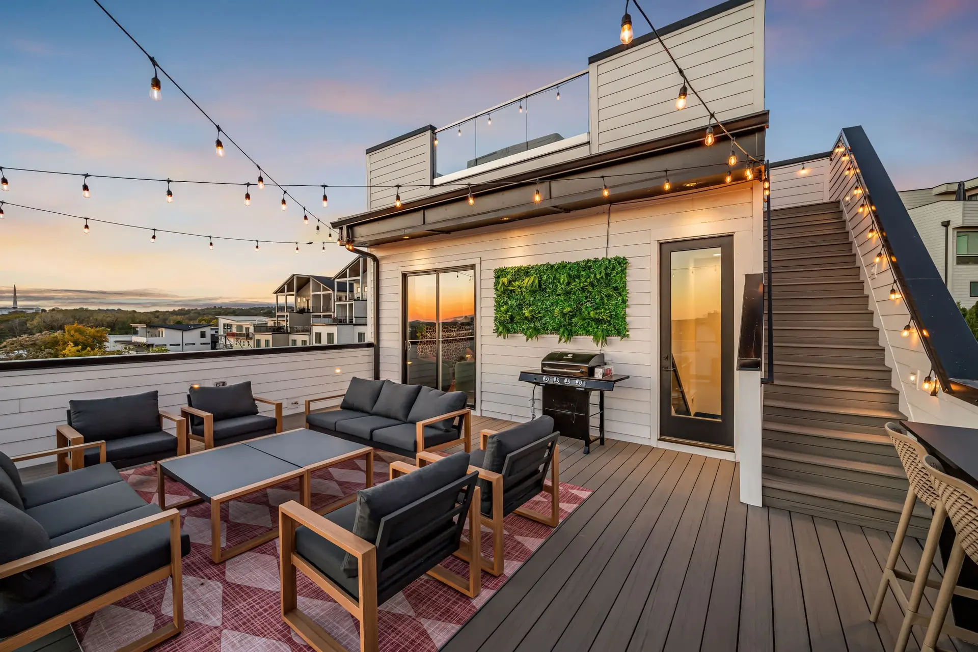 Disco Lounge Hot Tub & Rooftop Downtown Nashville!