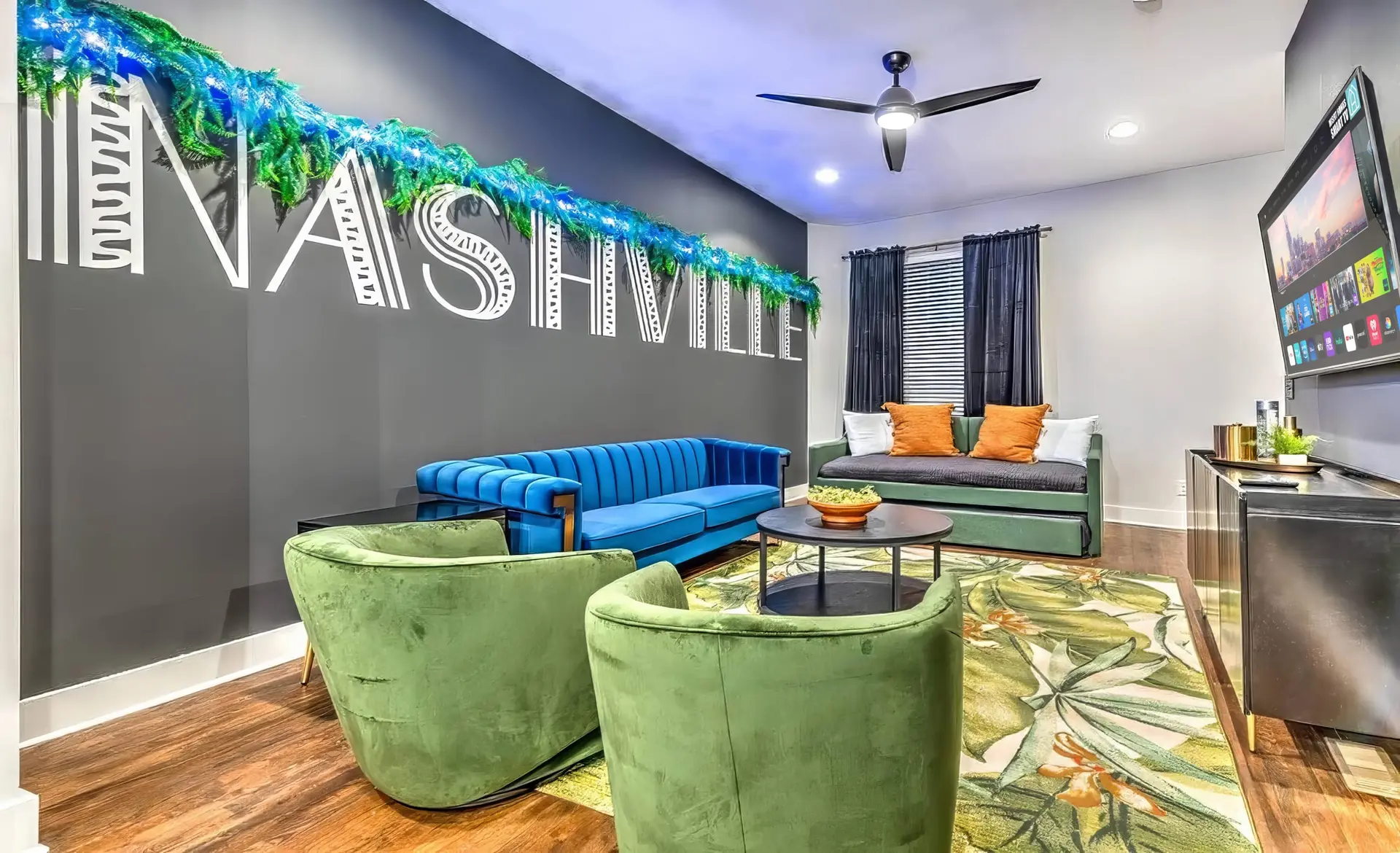 Luxury Downtown Nashville: Rooftop Deck Game Room!