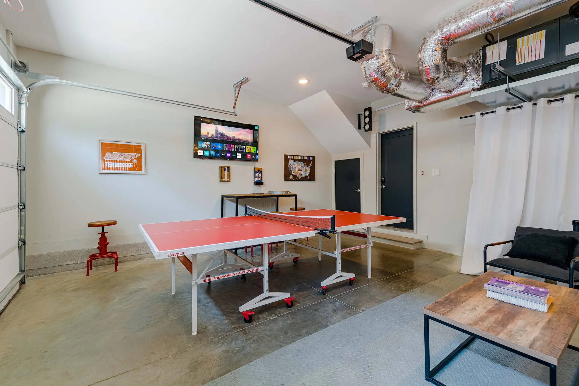 Rooftop Deck, Grill, Ping Pong, Near Downtown Nashville!