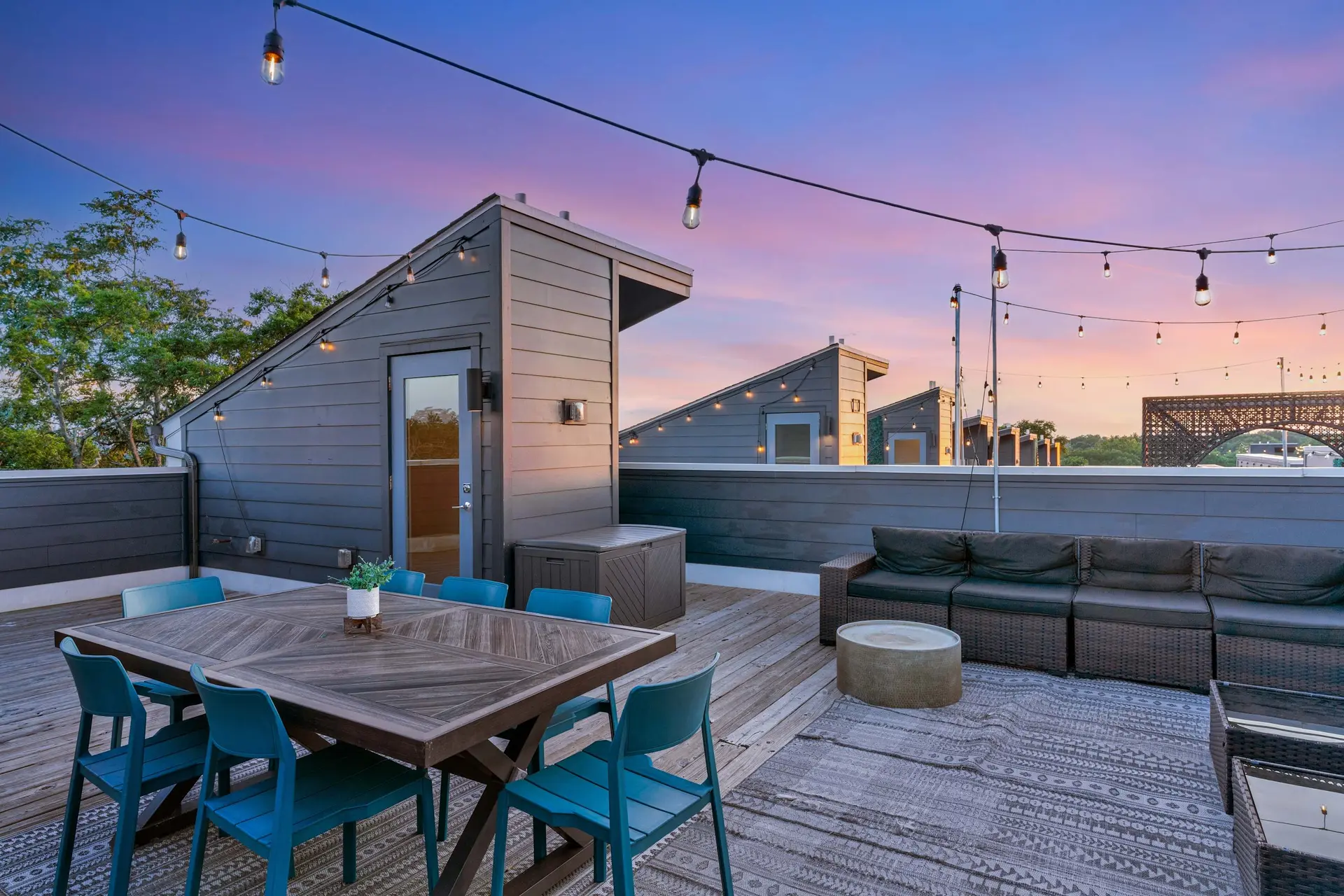 Rooftop Deck, 2 Car Garage Near Downtown Nashville