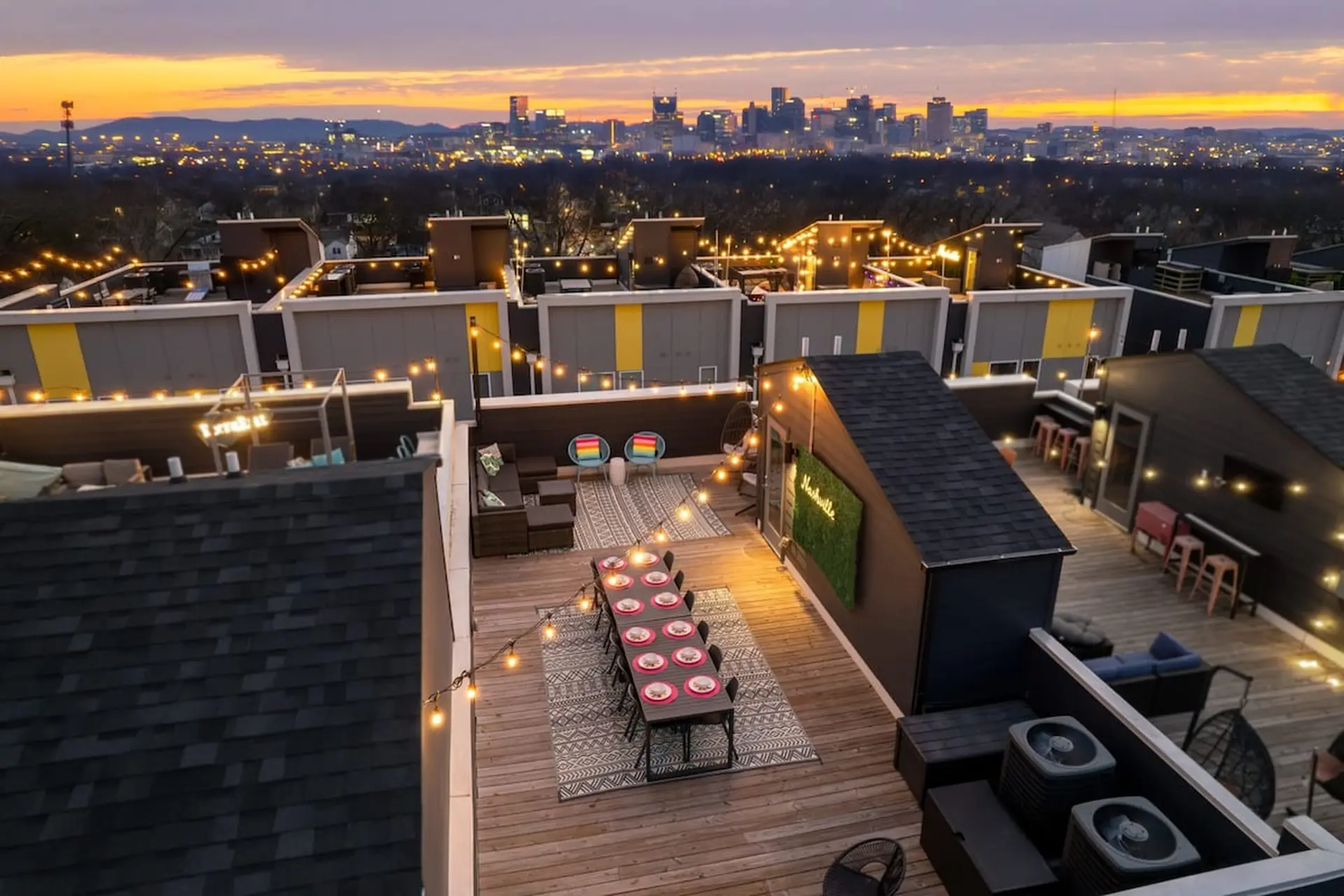 Rooftop deck, ping pong table & downtown Nashville