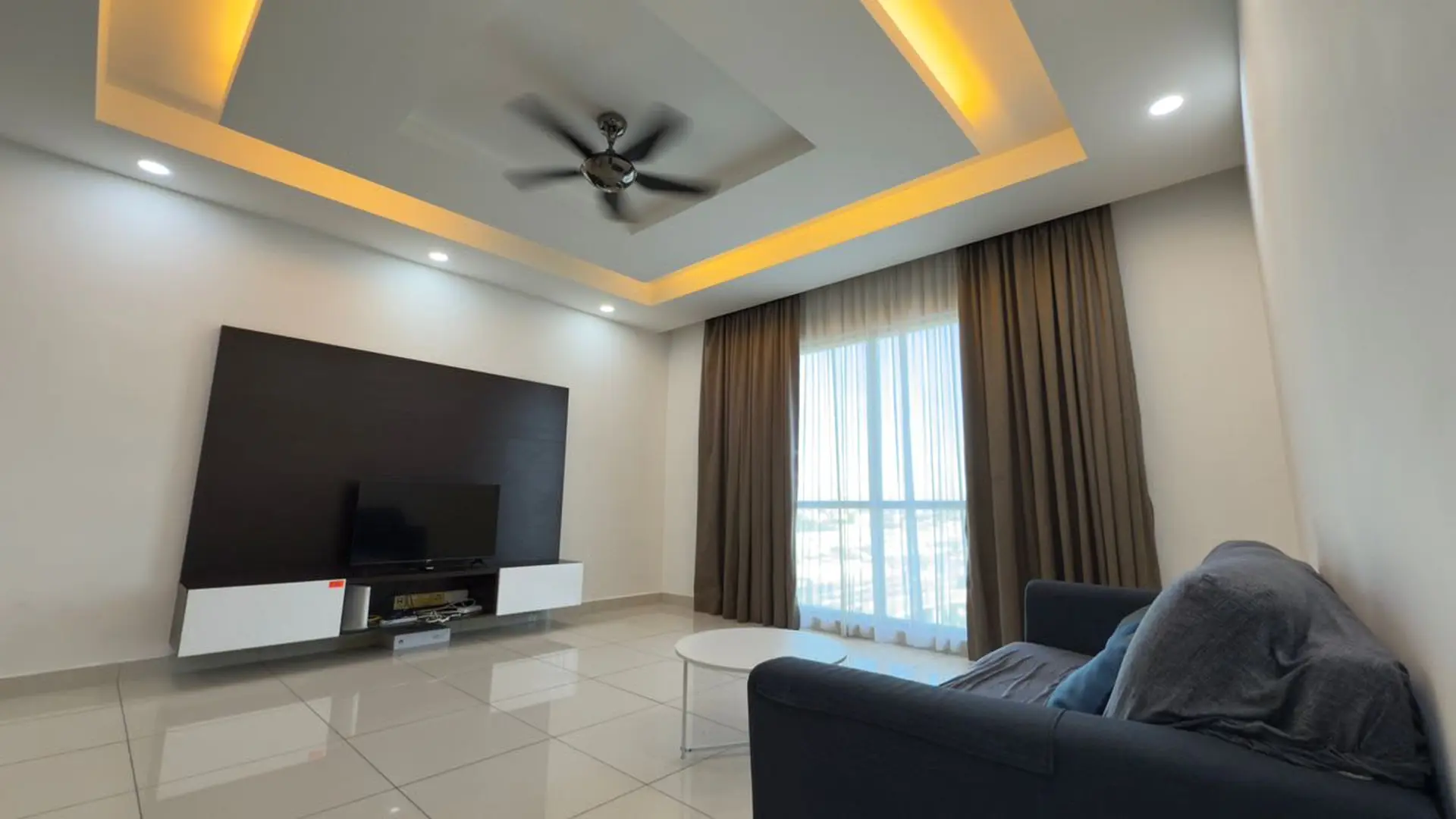 Damen Residence: 2-Bedroom with Sky Pool