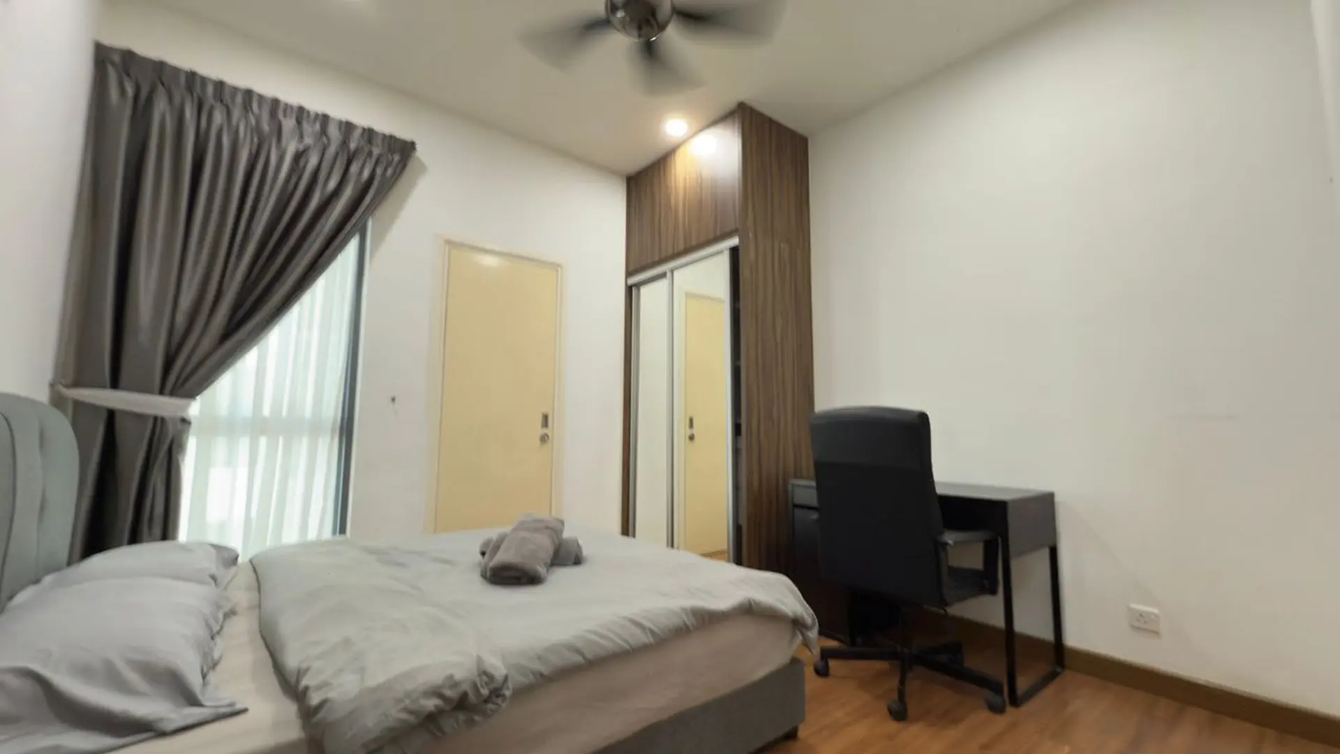 Damen Residence: 2-Bedroom with Sky Pool