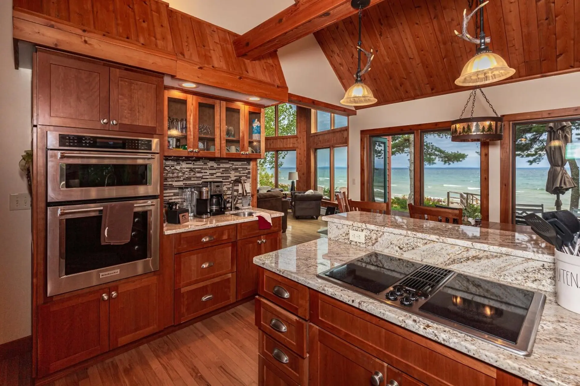 Lake Superior Hideaway|200' Beach|Panoramic Views
