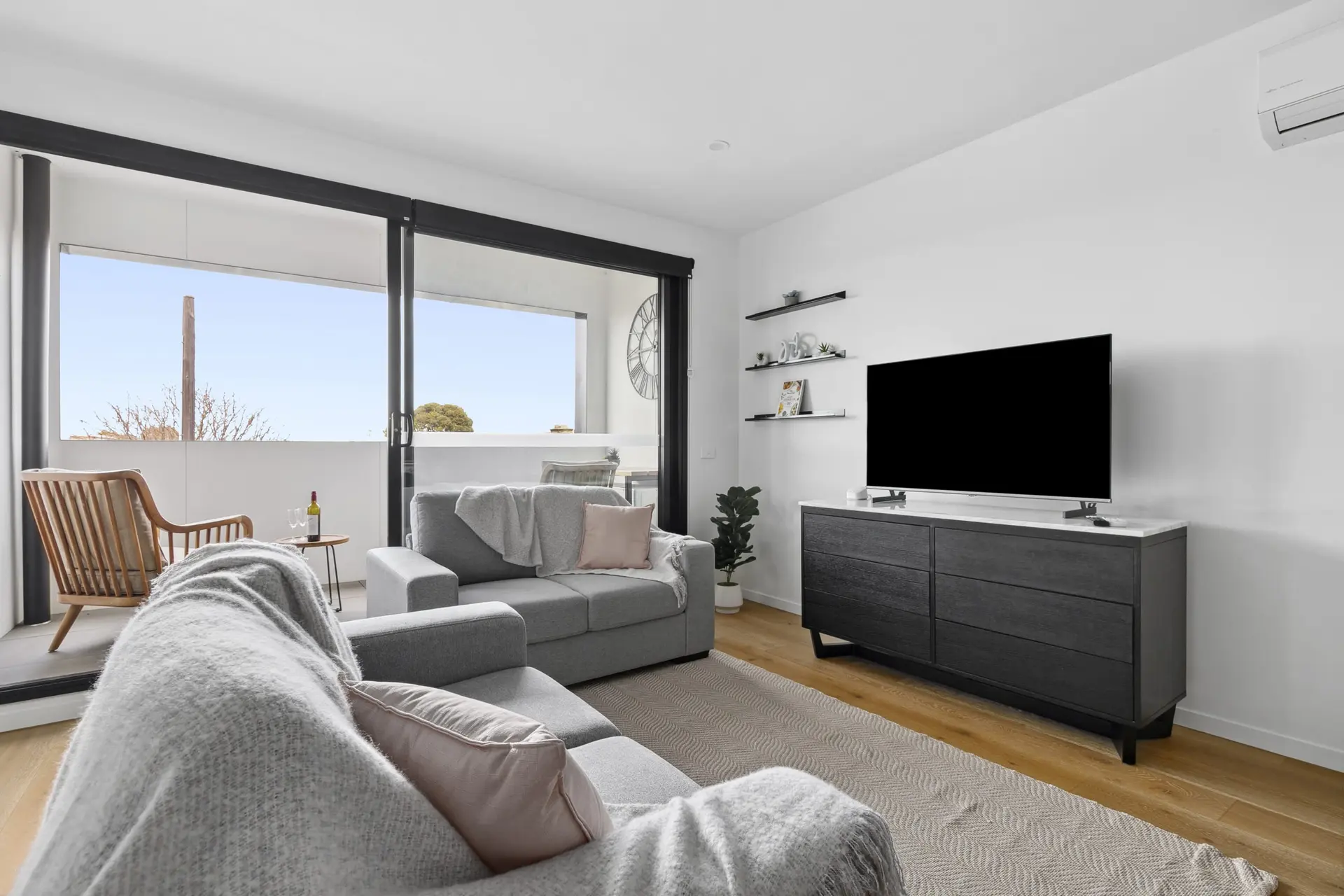 Retreat on Bellerine I 2BR Apartment I Geelong CBD