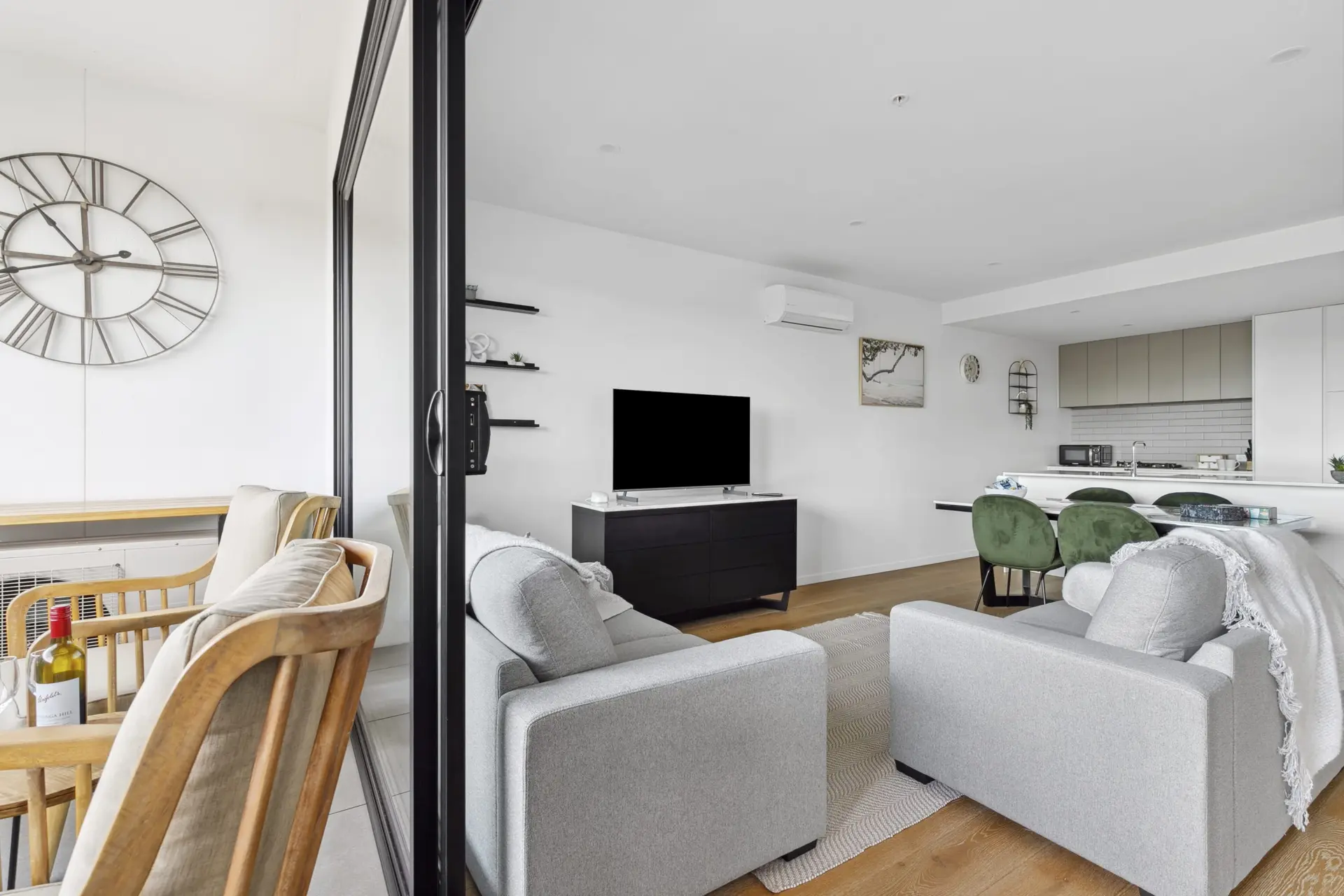 Retreat on Bellerine I 2BR Apartment I Geelong CBD