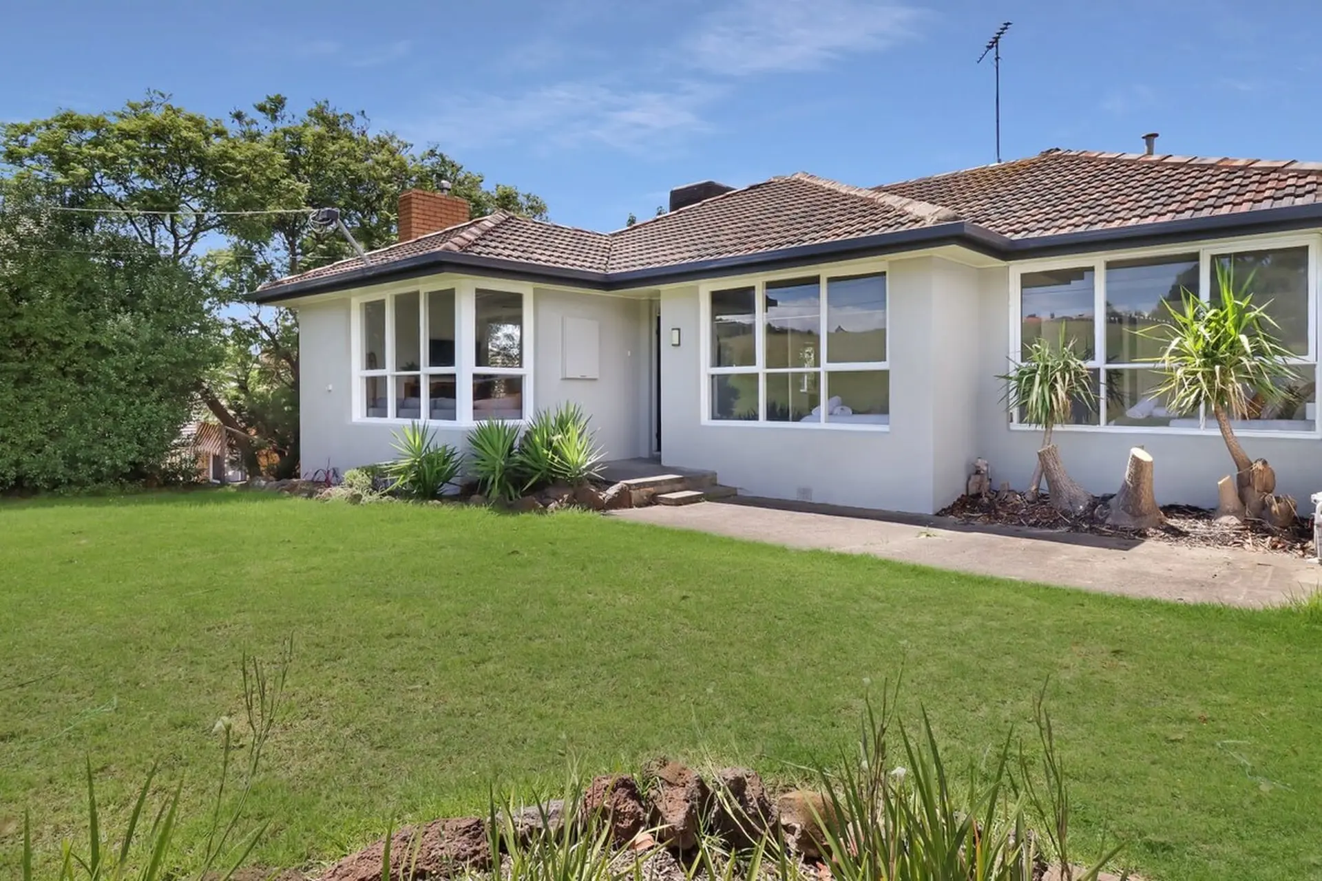 Scenic Serenity Large Family Home in Geelong