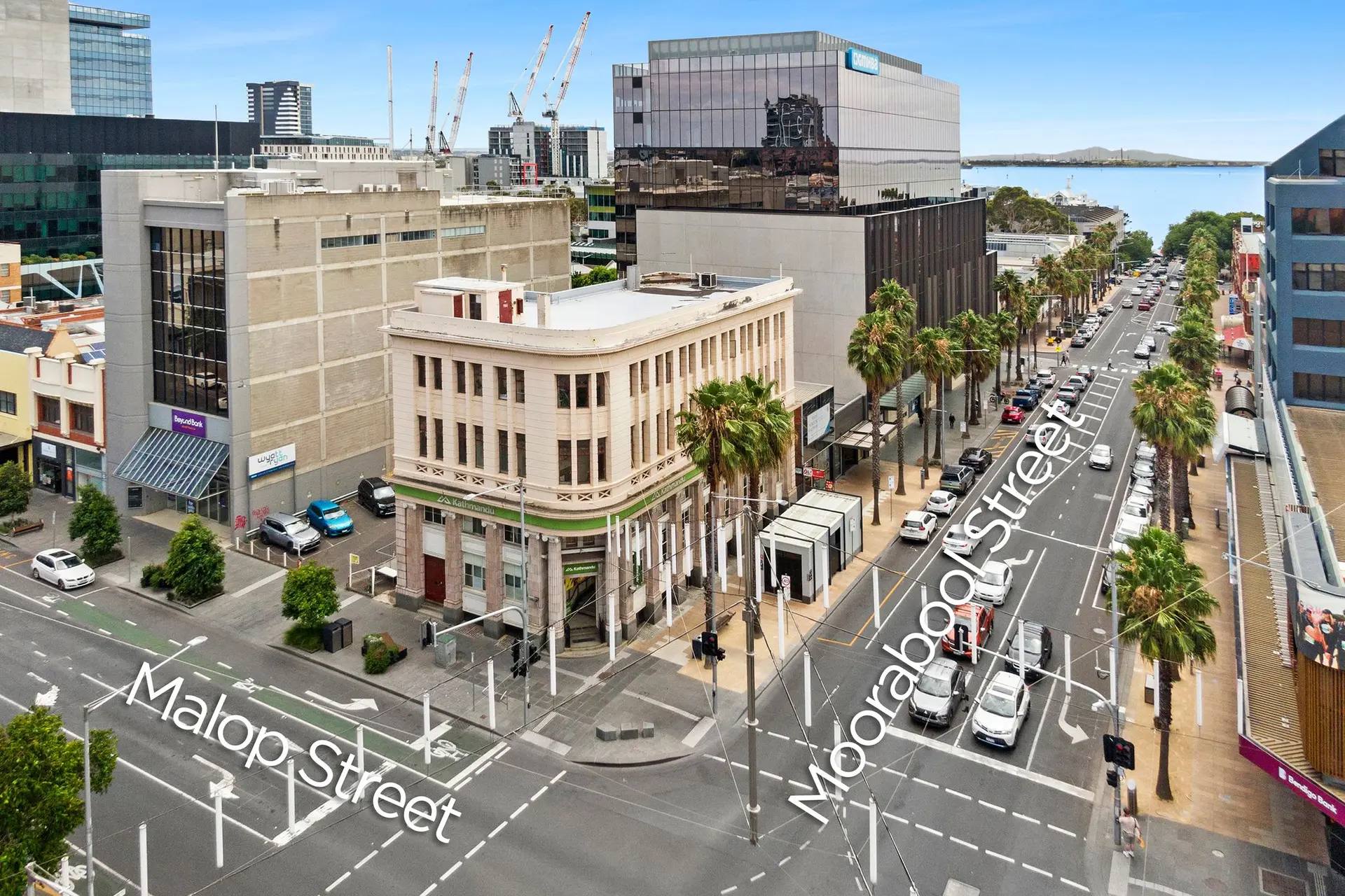 Malop St 3BR VIP Penthouse w View in Geelong CBD