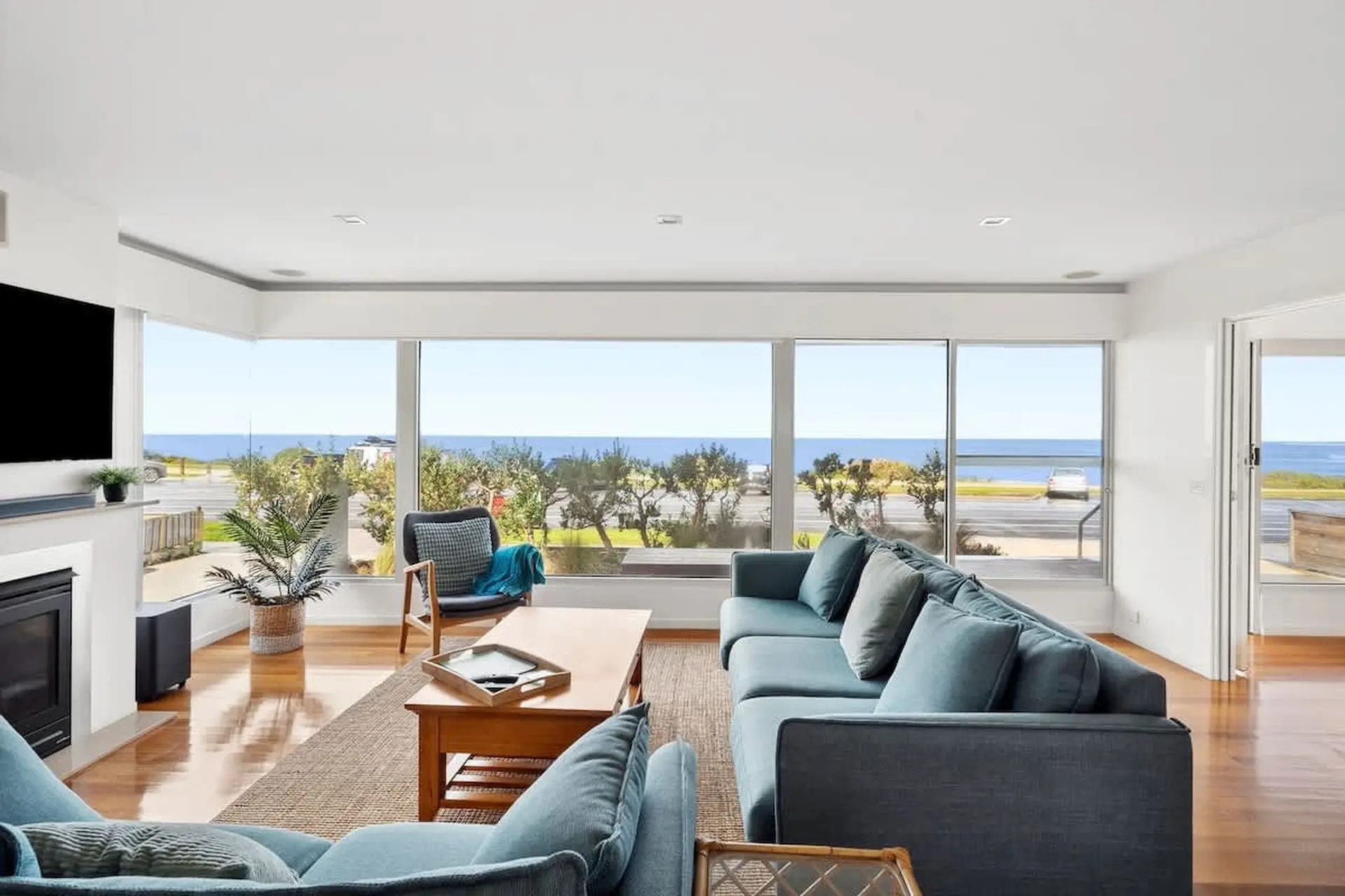 Beachfront Torquay I Ocean Views