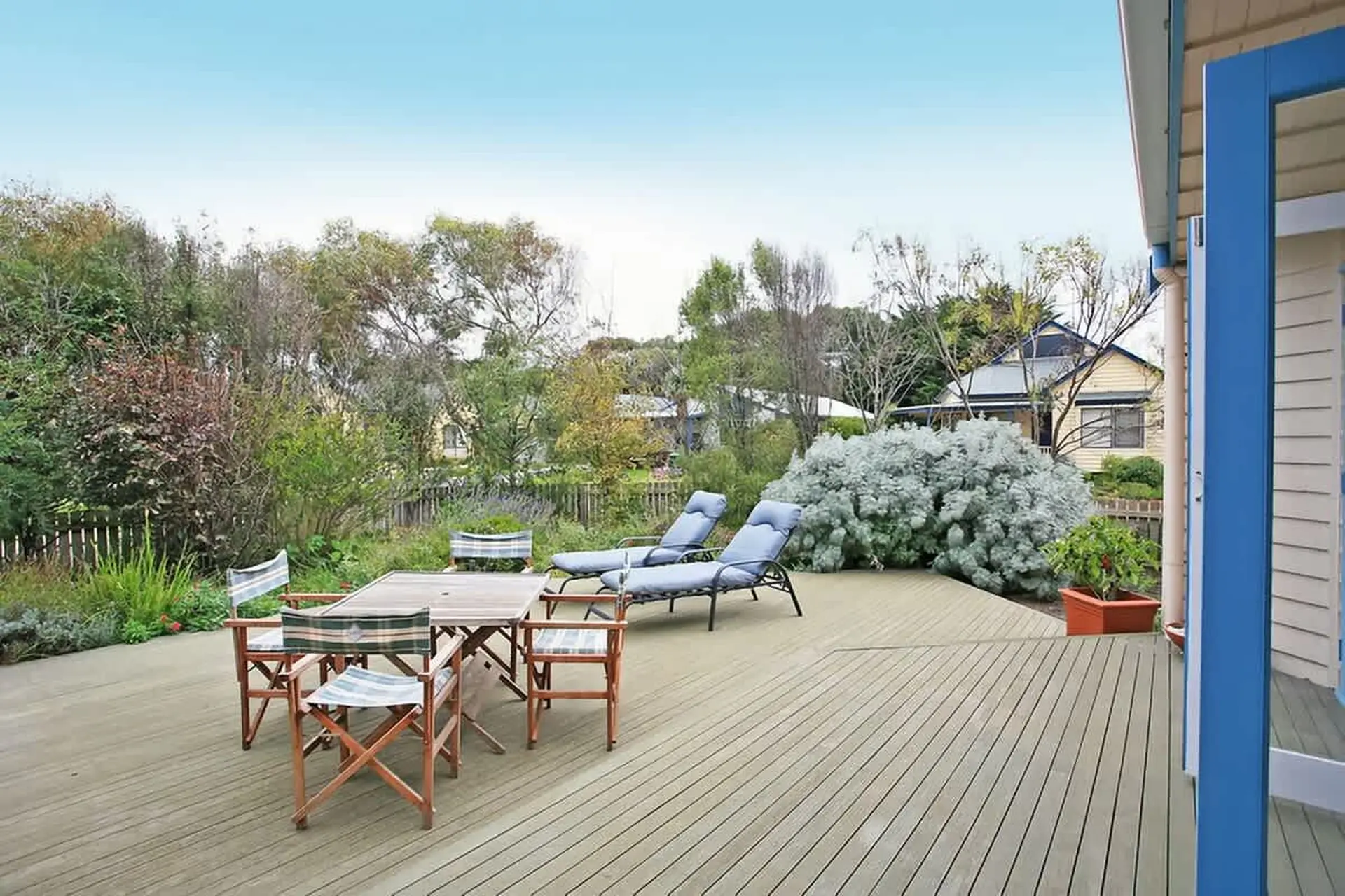 Coastal Hideaway I Pet Friendly I Walk to Shops