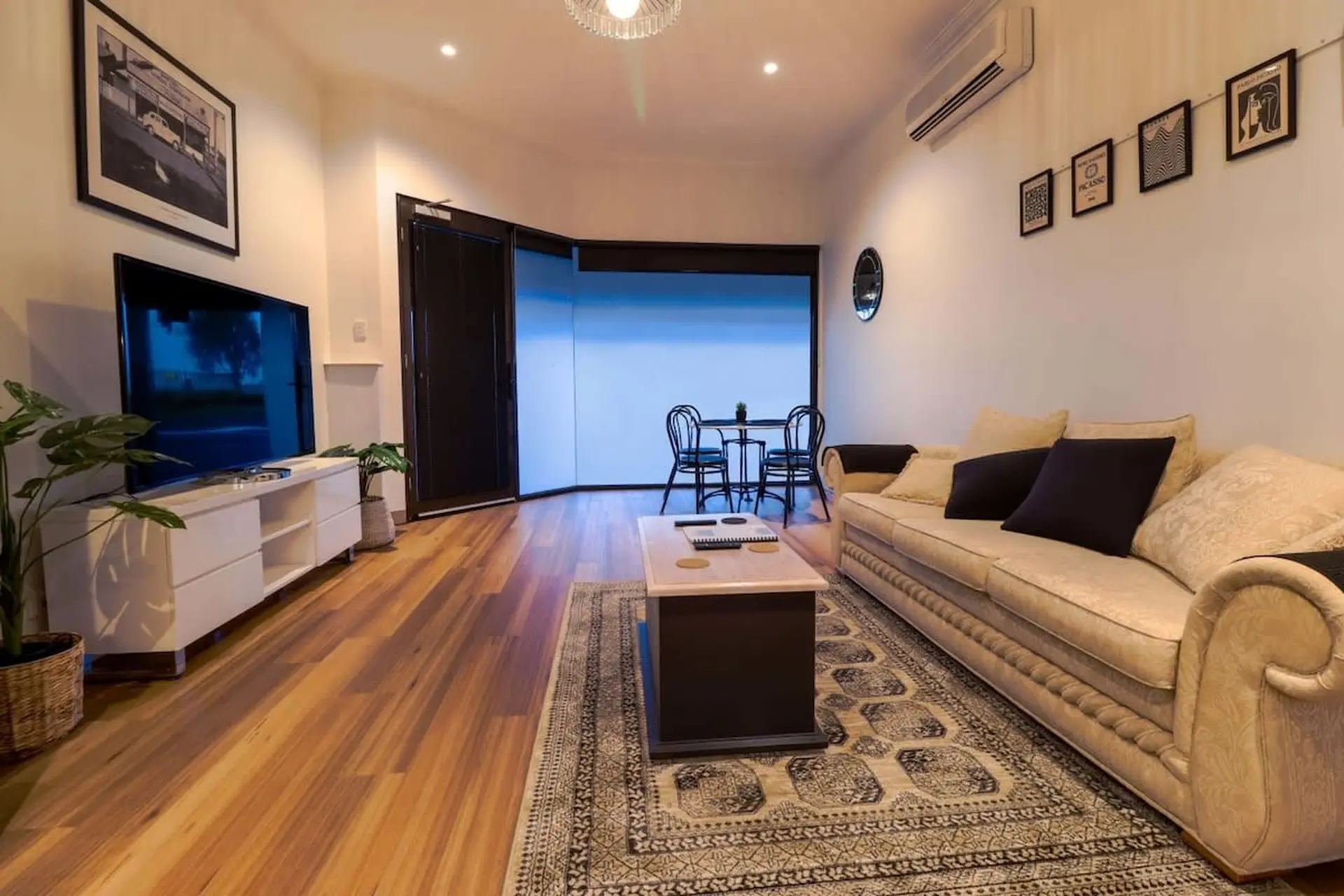 1930’s Studio Two near Geelong CBD – 5 Min Drive