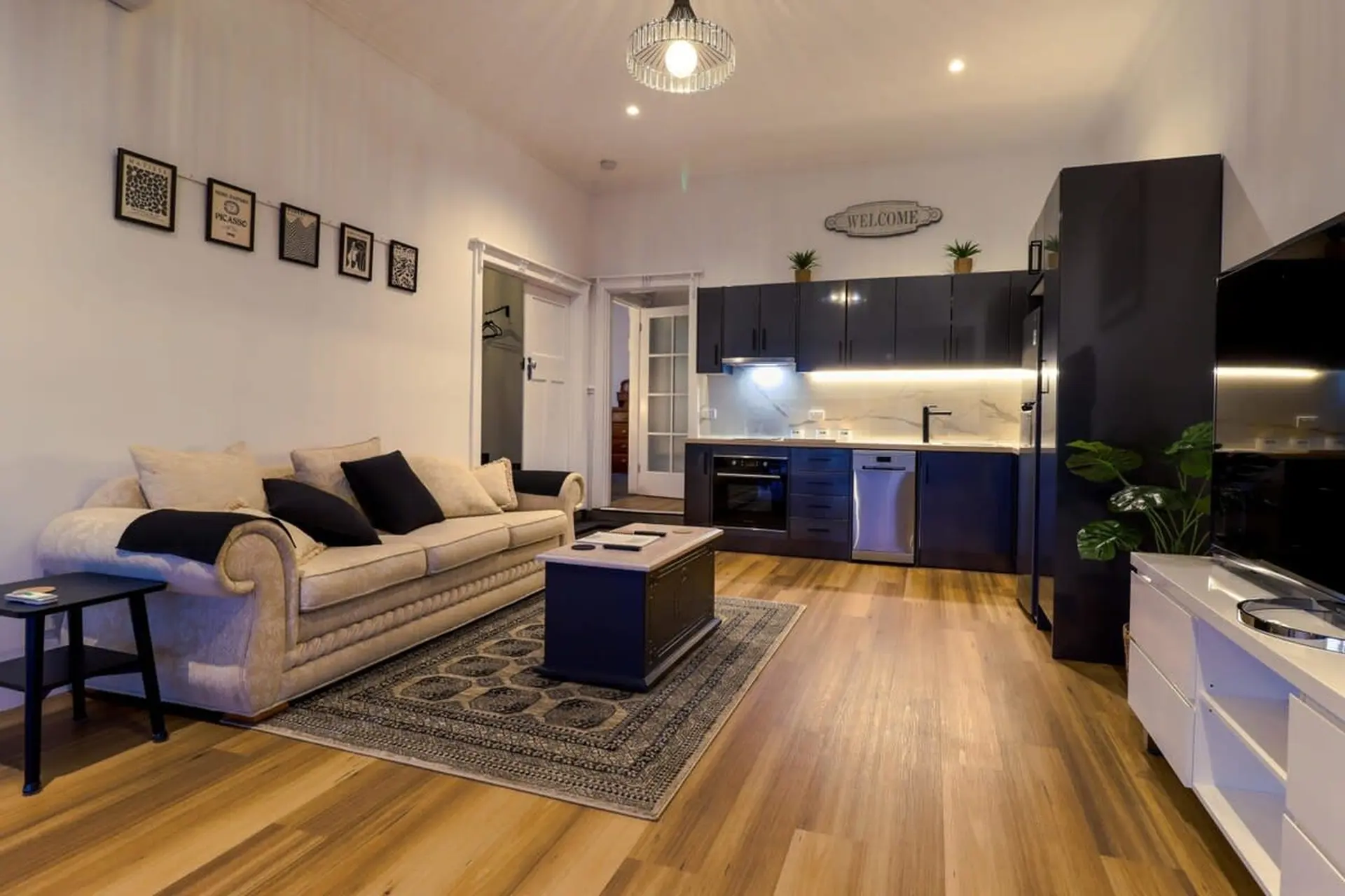 1930’s Studio Two near Geelong CBD – 5 Min Drive