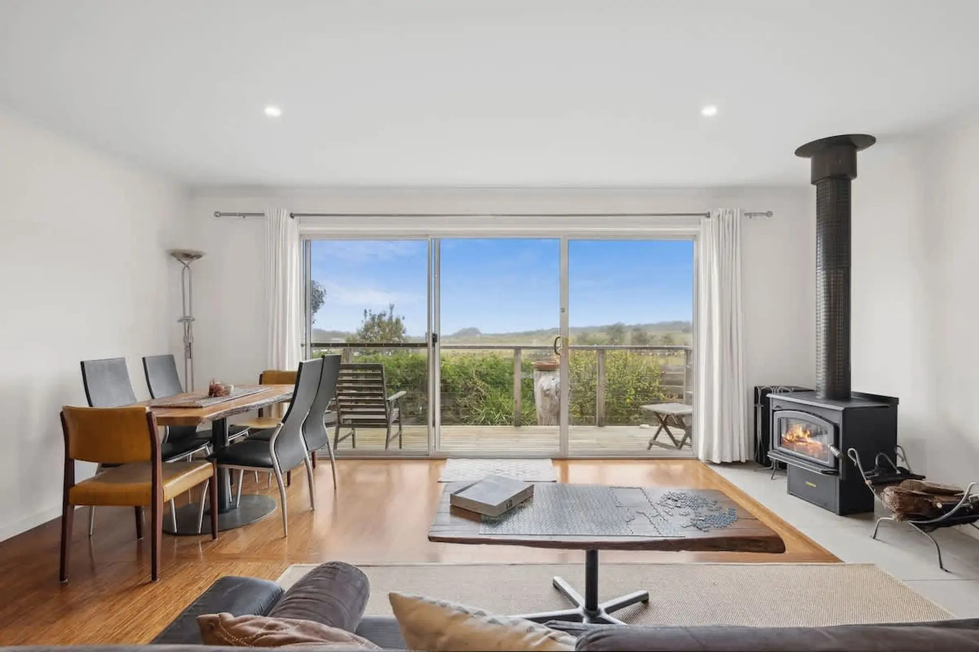 Kurrawong Beach Retreats I Ocean & Lighthouse View
