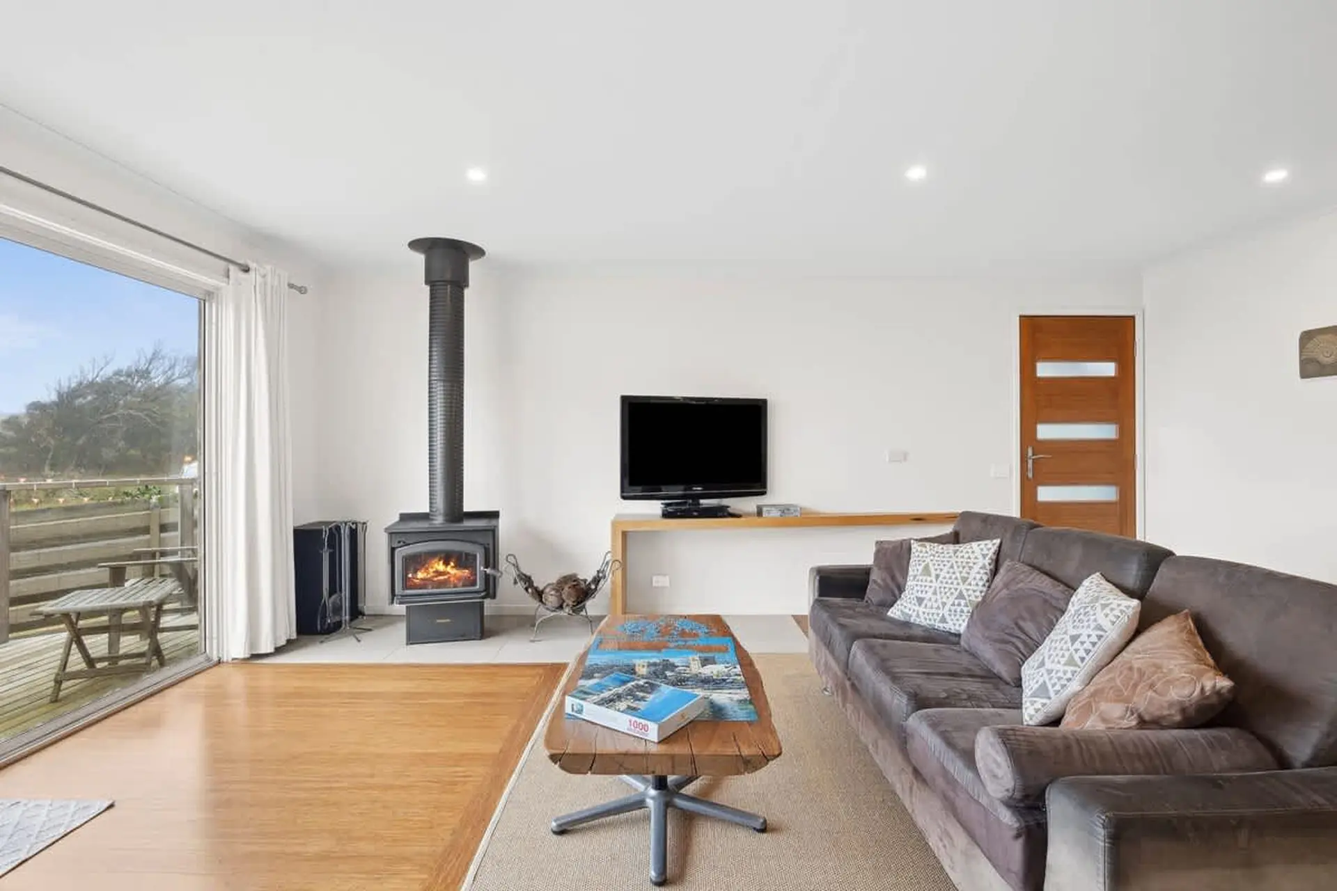 Kurrawong Beach Retreats I Ocean & Lighthouse View