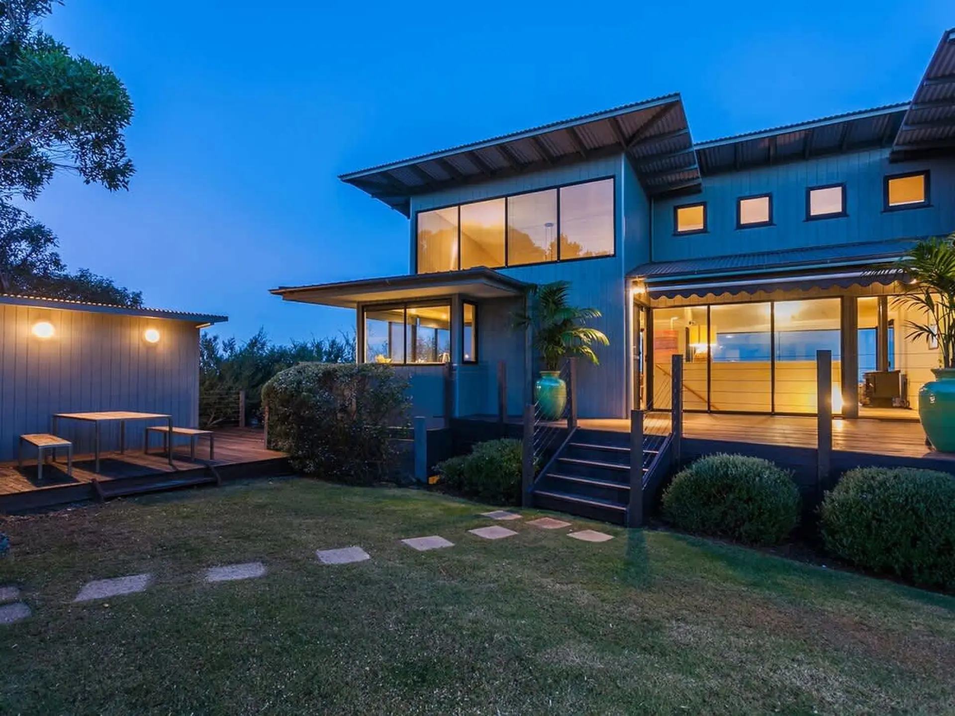 Cliff Edge Luxury  I  An Oceanview Escape Above Fa