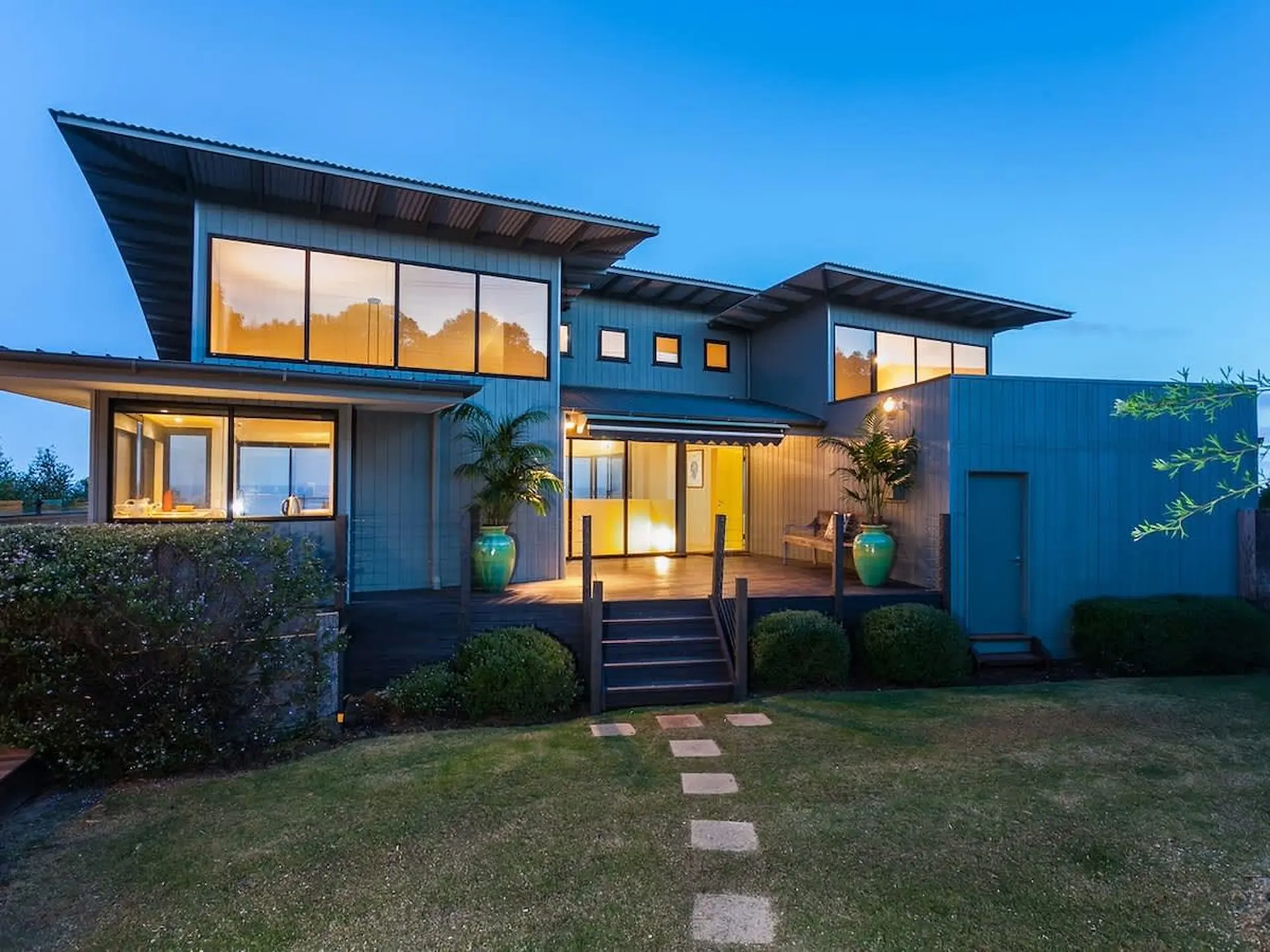 Cliff Edge Luxury  I  An Oceanview Escape Above Fa