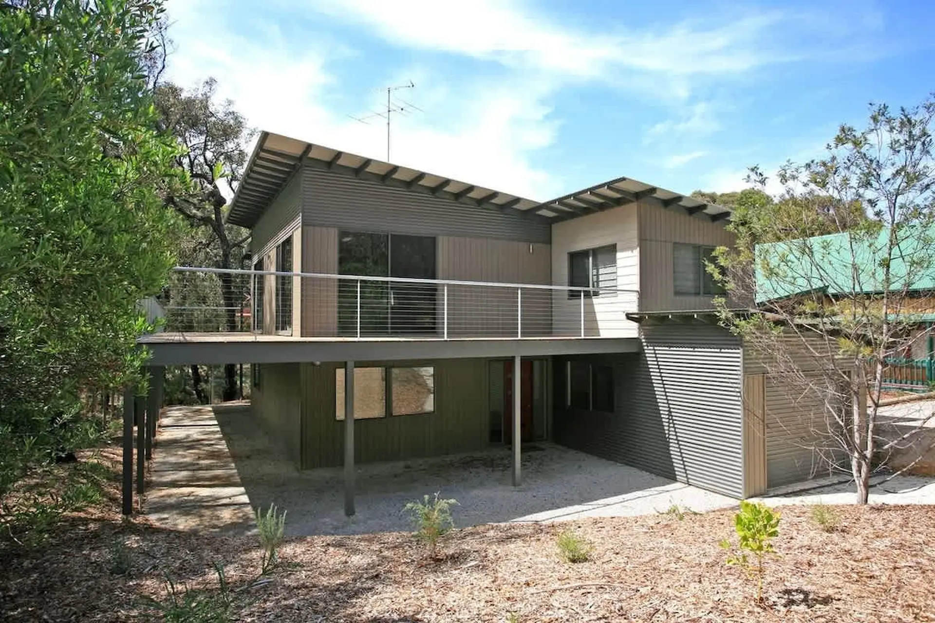 Seaside Delight I Walk to Beach I 2 Living Rooms