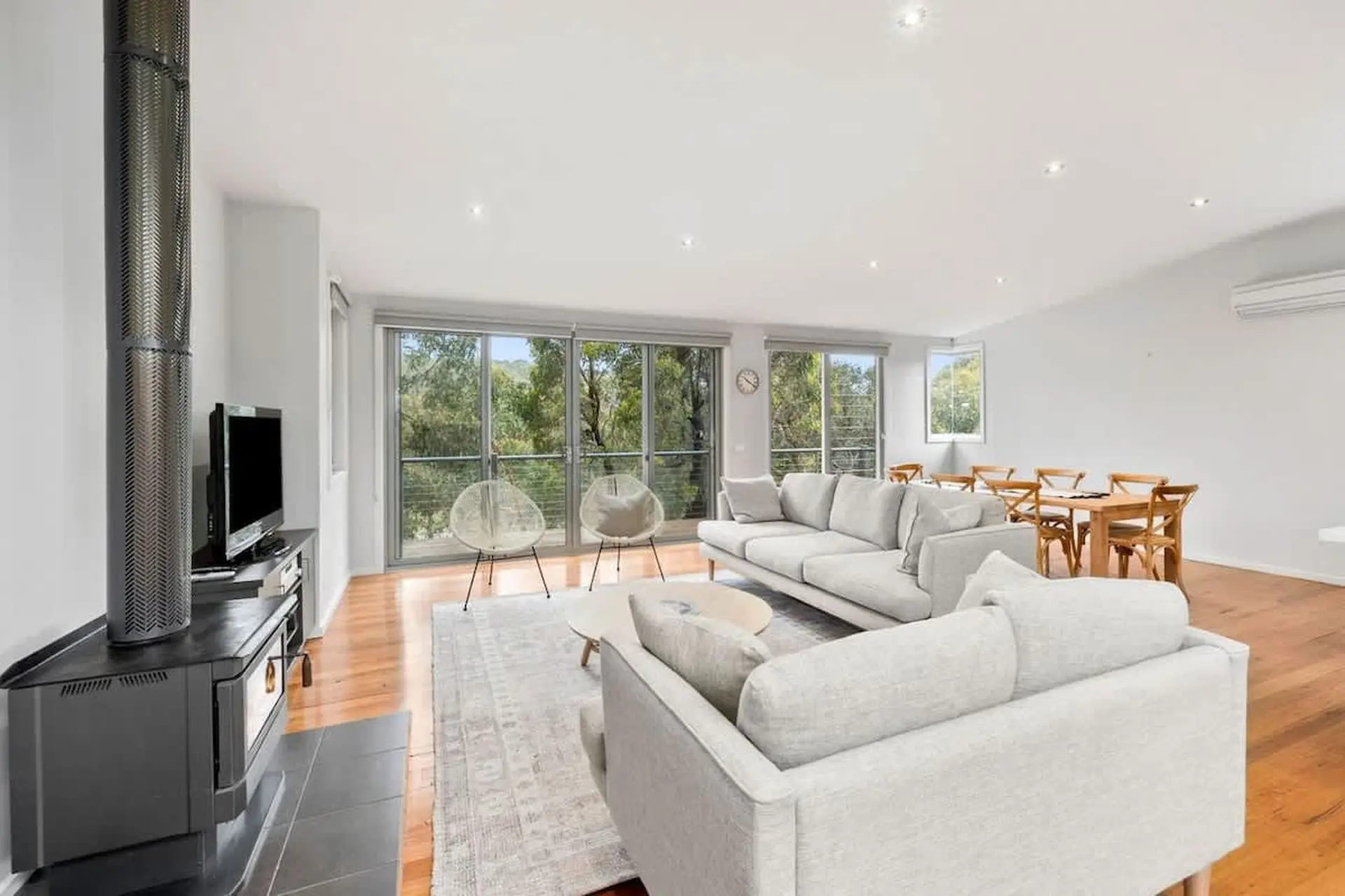 Absolute Serenity I Bush Views I 2 Living Rooms