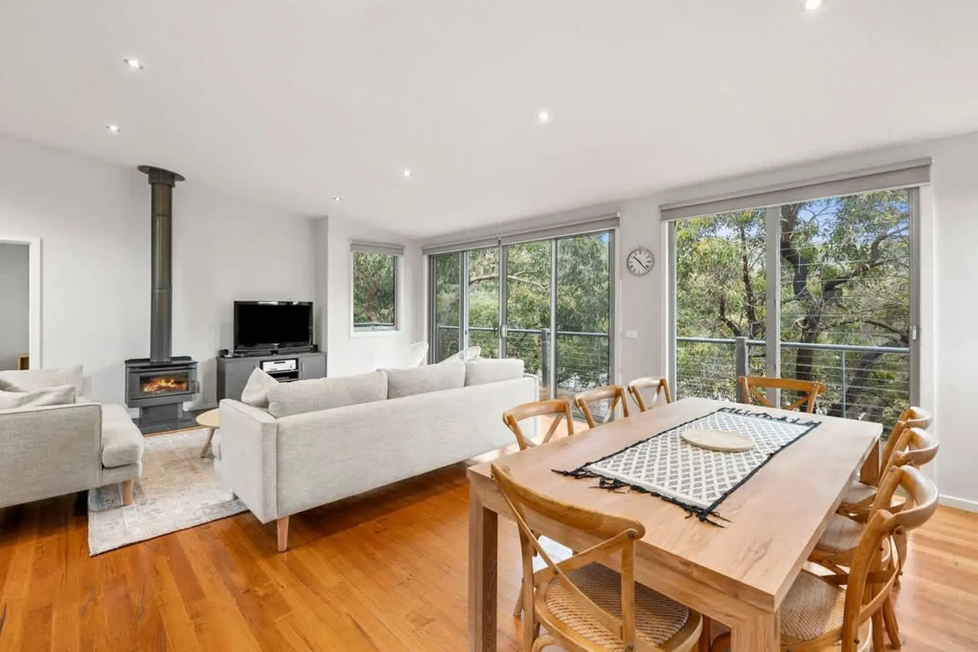 Absolute Serenity I Bush Views I 2 Living Rooms
