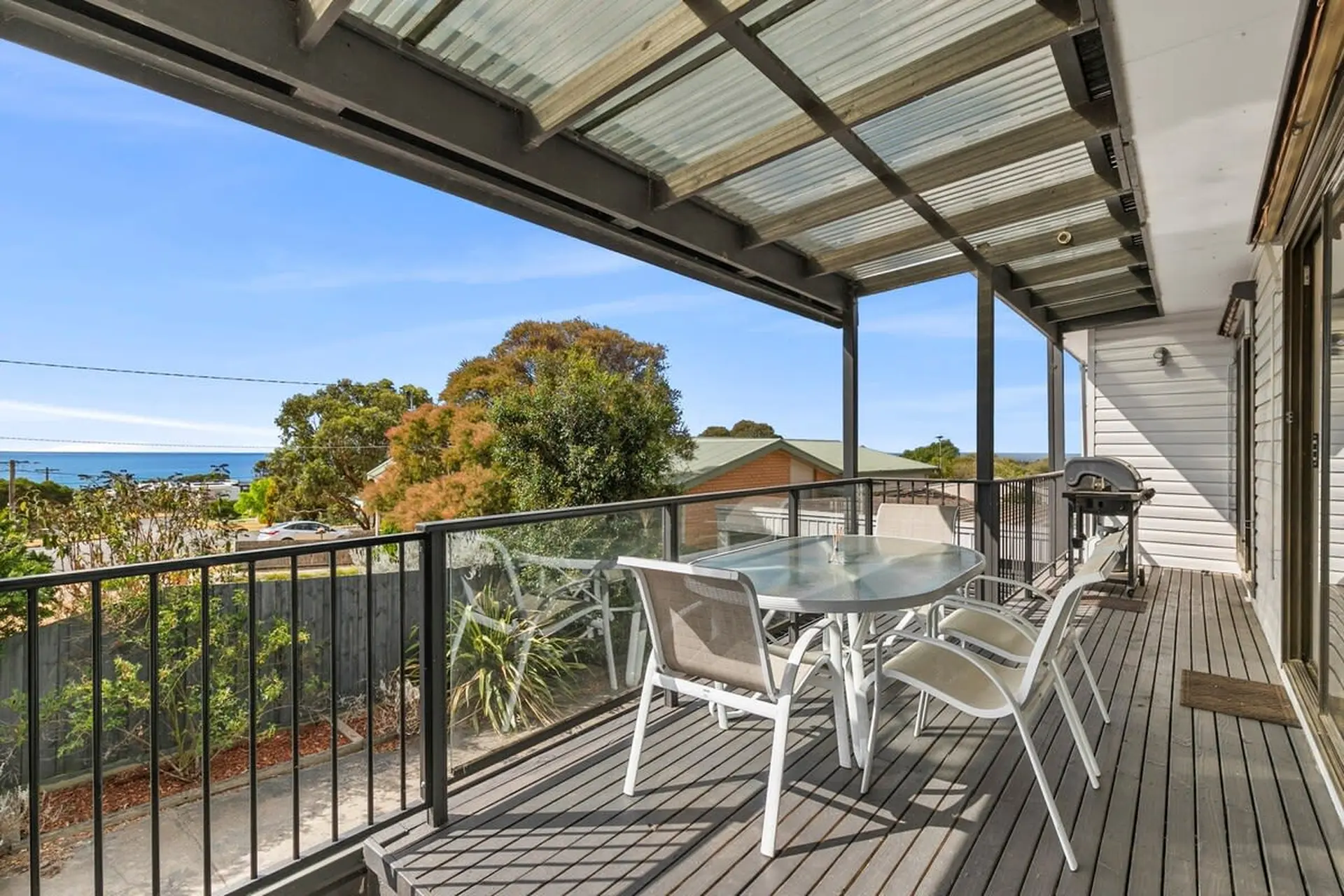 Sea Breeze filled Home by Portarlington Pier