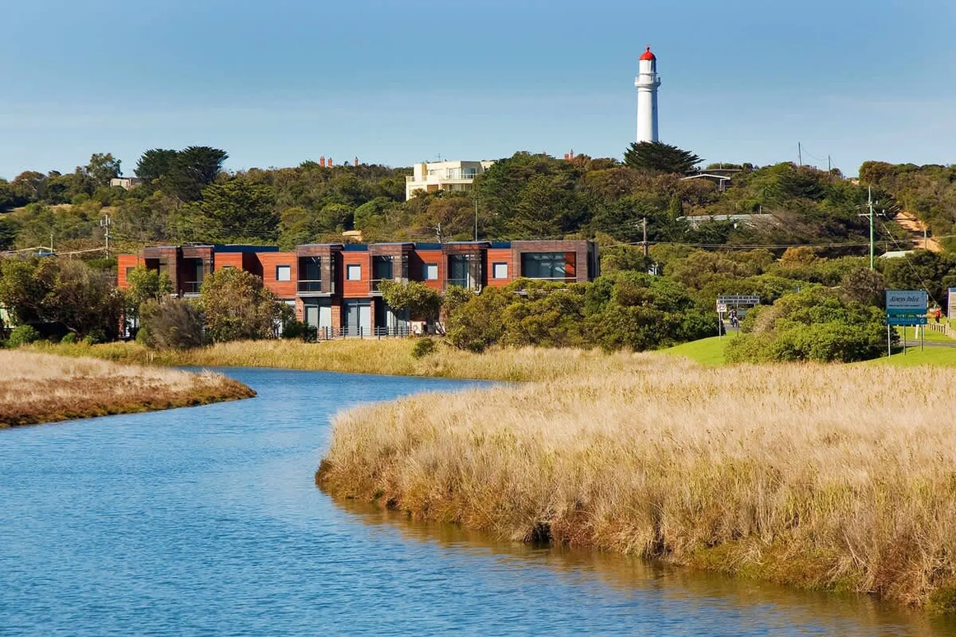 Inlet Apartment I Walk to beach, cafes and more