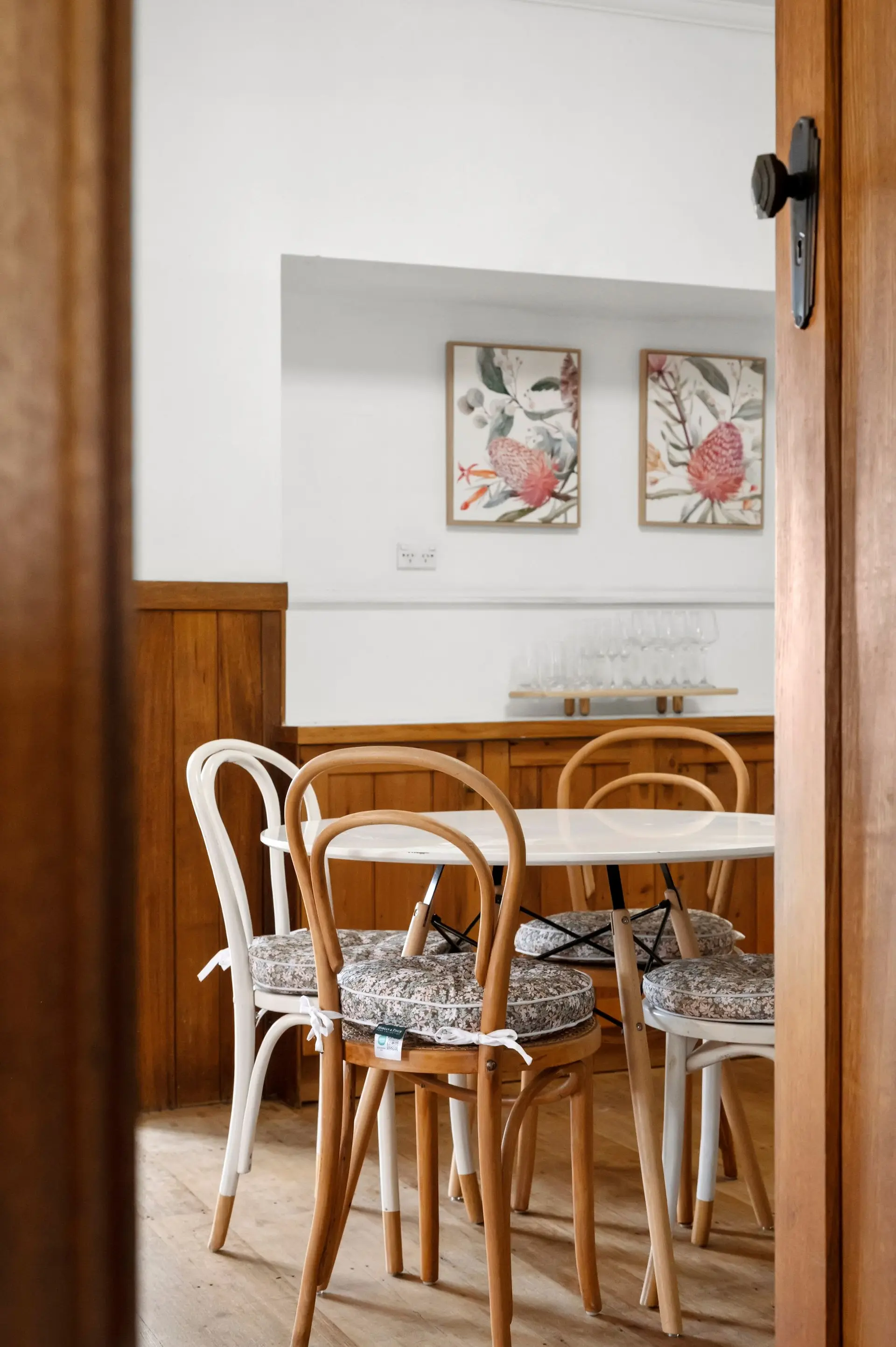 Charming 1930s Cottage Retreat I Pet Friendly Esca