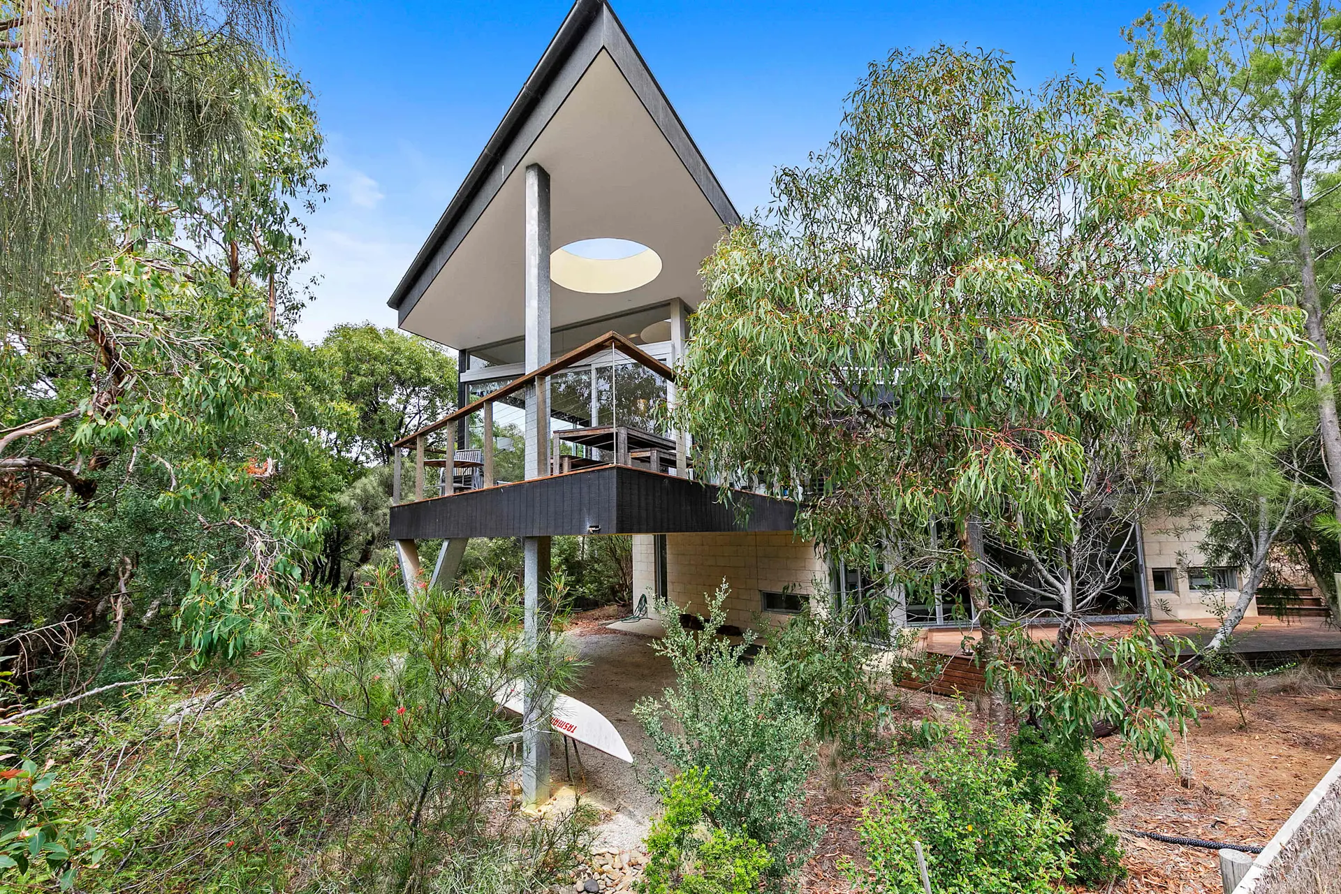 Erica Escape | Modern Treehouse Retreat