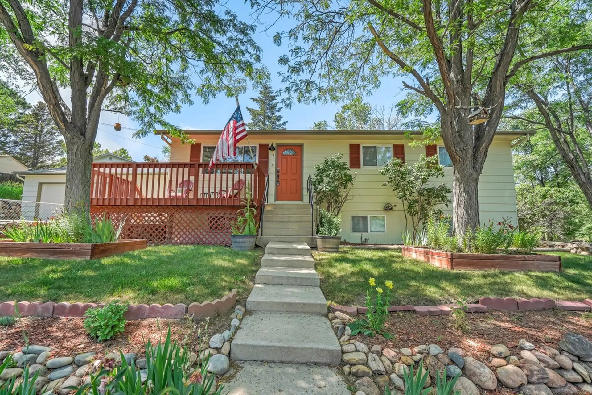 Bullseye Bungalow! Hot Tub & BBQ for Gatherings!