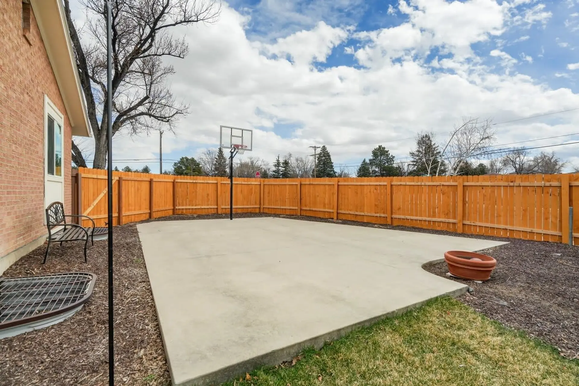 Jumpshot Junction! Hoops & Fire Pit Haven