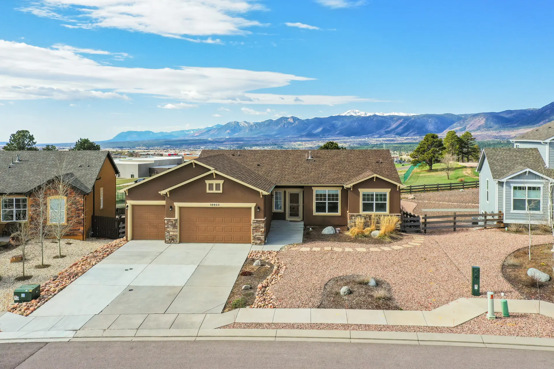 Mountain Breeze! Great Views & Air Hockey! New!