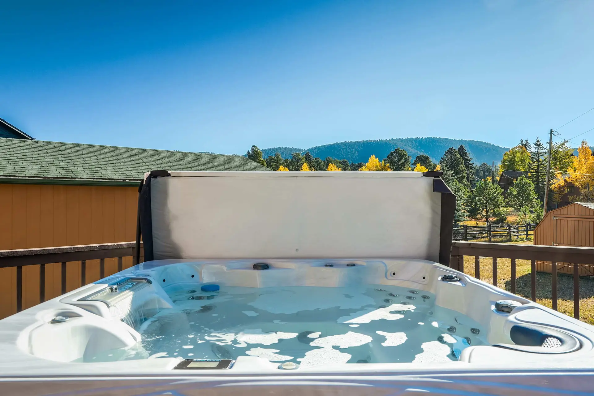 Deer Hollow! Family Hot Tub! Rec Room! BBQ Grill!